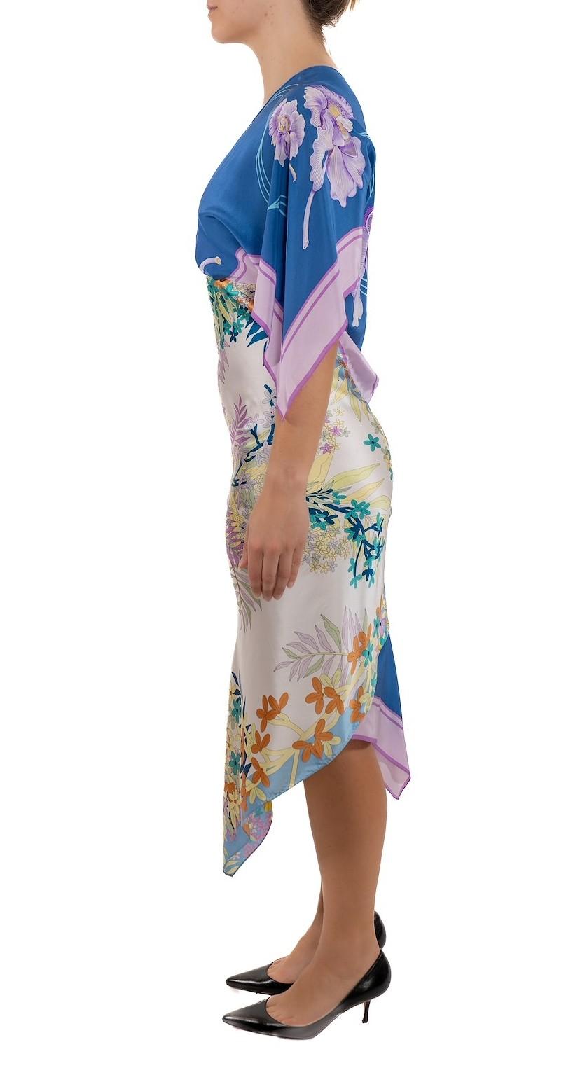 Vestito a 2 sciarpe in seta blu e colori pastello misti In condizioni buone in vendita a New York, NY