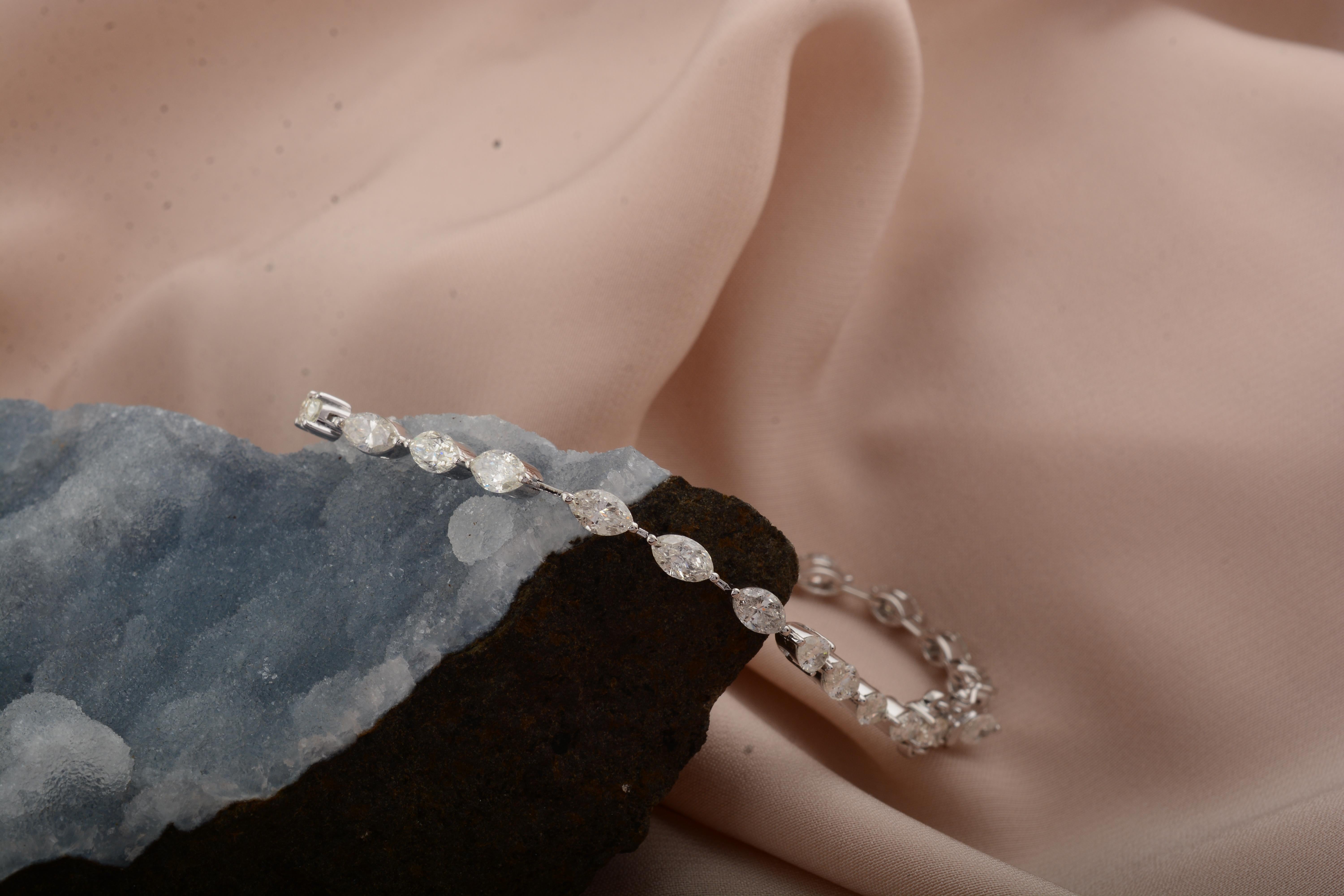 Codice articolo :- SEBR-4167
Peso lordo :- 9.47 gm
Oro bianco 18k Peso :- 8,24 gm
Peso del diamante :- 6.15 Ct. (DIAMANTE DI PUREZZA MEDIA SI1-SI2 E COLORE H-I)
Lunghezza bracciale: - 7 pollici di lunghezza

taglie
.....................
Possiamo