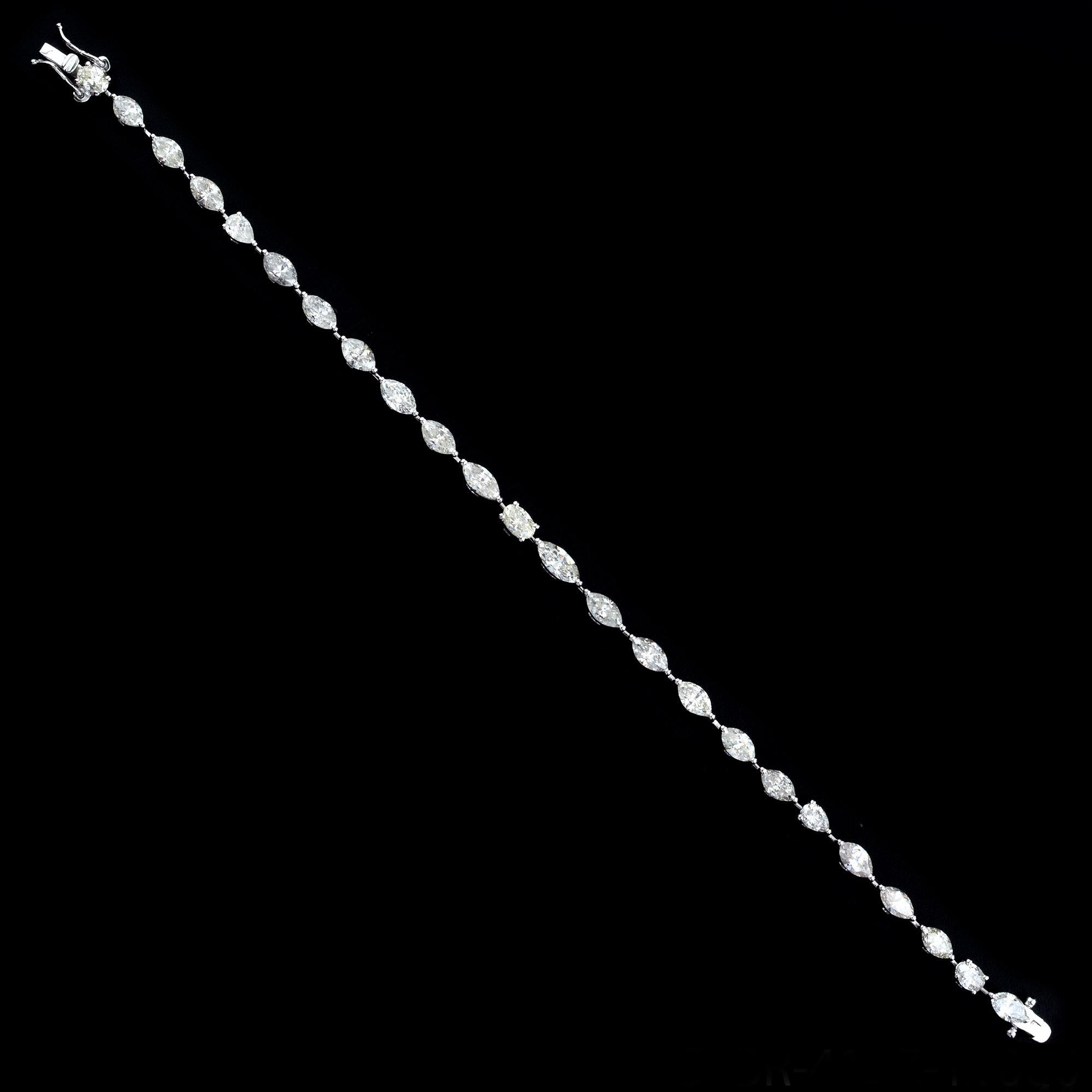 Donna Bracciale tennis con diamanti incastonati di forma mista da 6,15 carati, oro bianco 18 carati in vendita