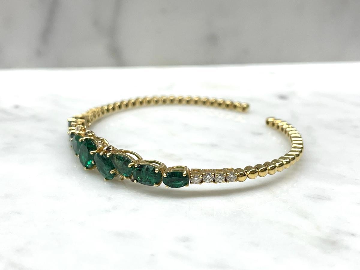 Oval Cut Mixed Shape Green Emerald and Diamond Bracelet For Sale