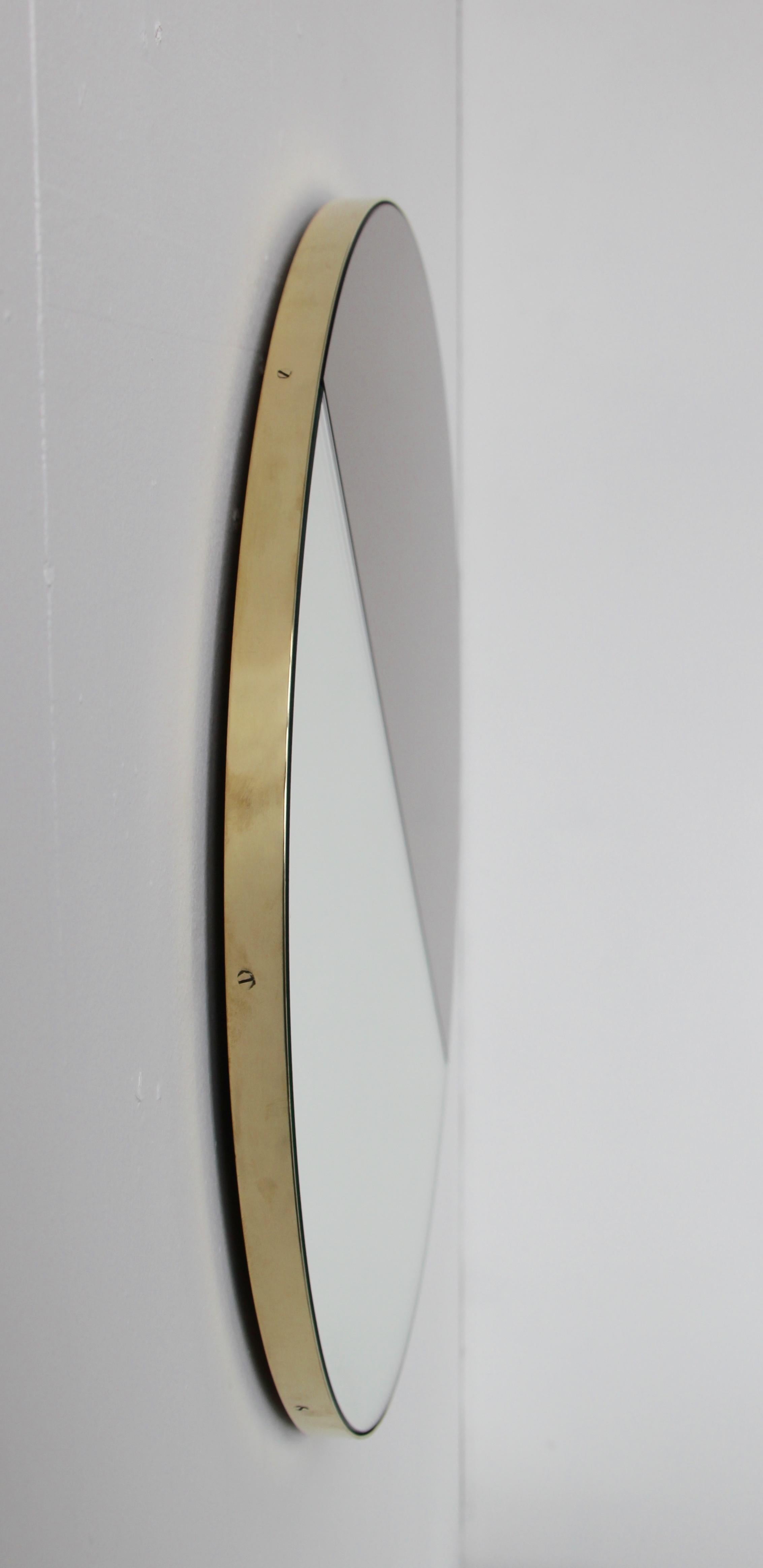 Britannique Miroir rond Orbis Dualis teinté argent mélangé et bronze avec cadre en laiton, XL en vente