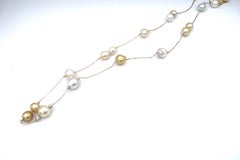 Catena mista di perle dei mari del sud bianche e dorate con diamanti e sfere d'oro