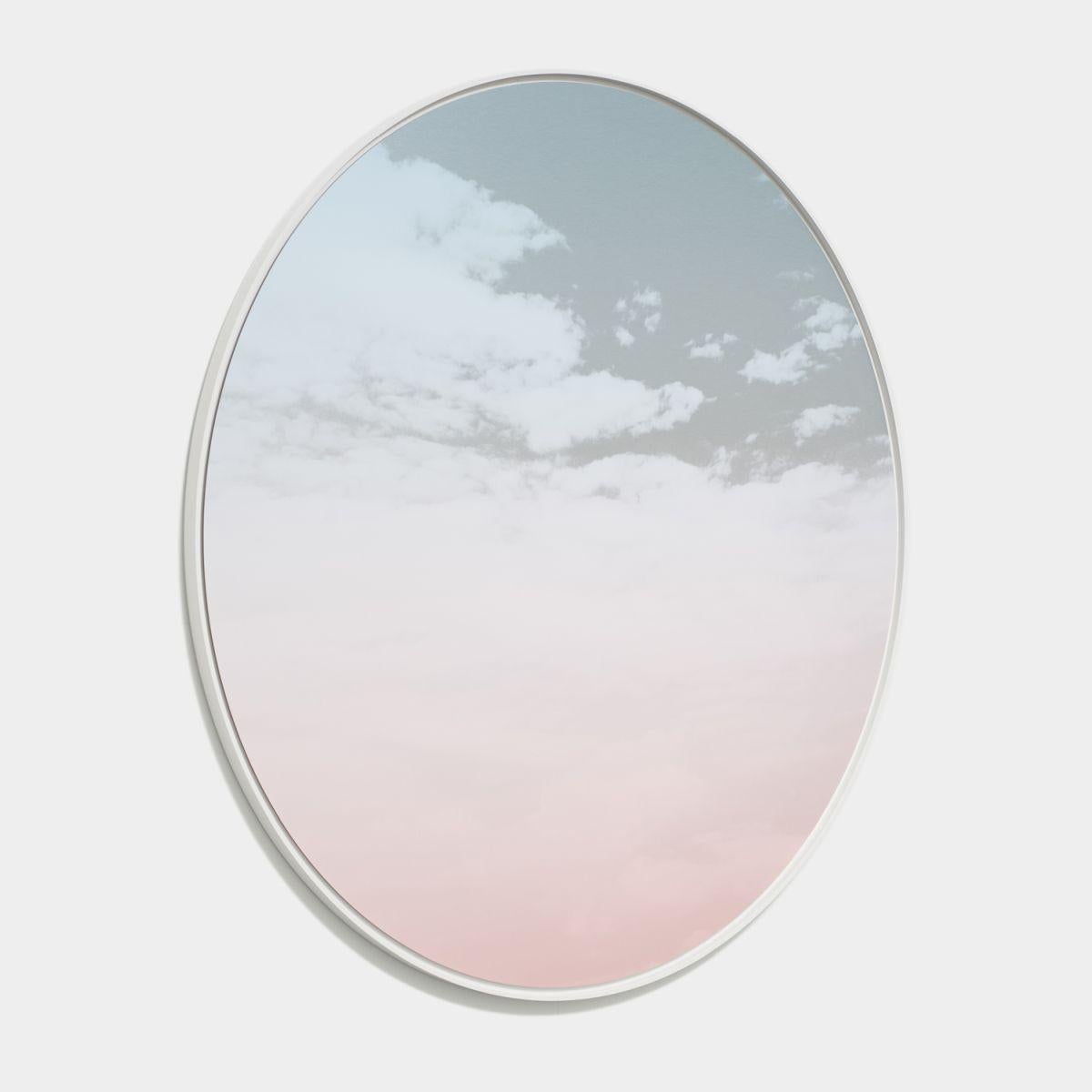 Pintura redonda contemporánea rosa y azul reflectante de nubes - Painting Abstracto de Miya Ando