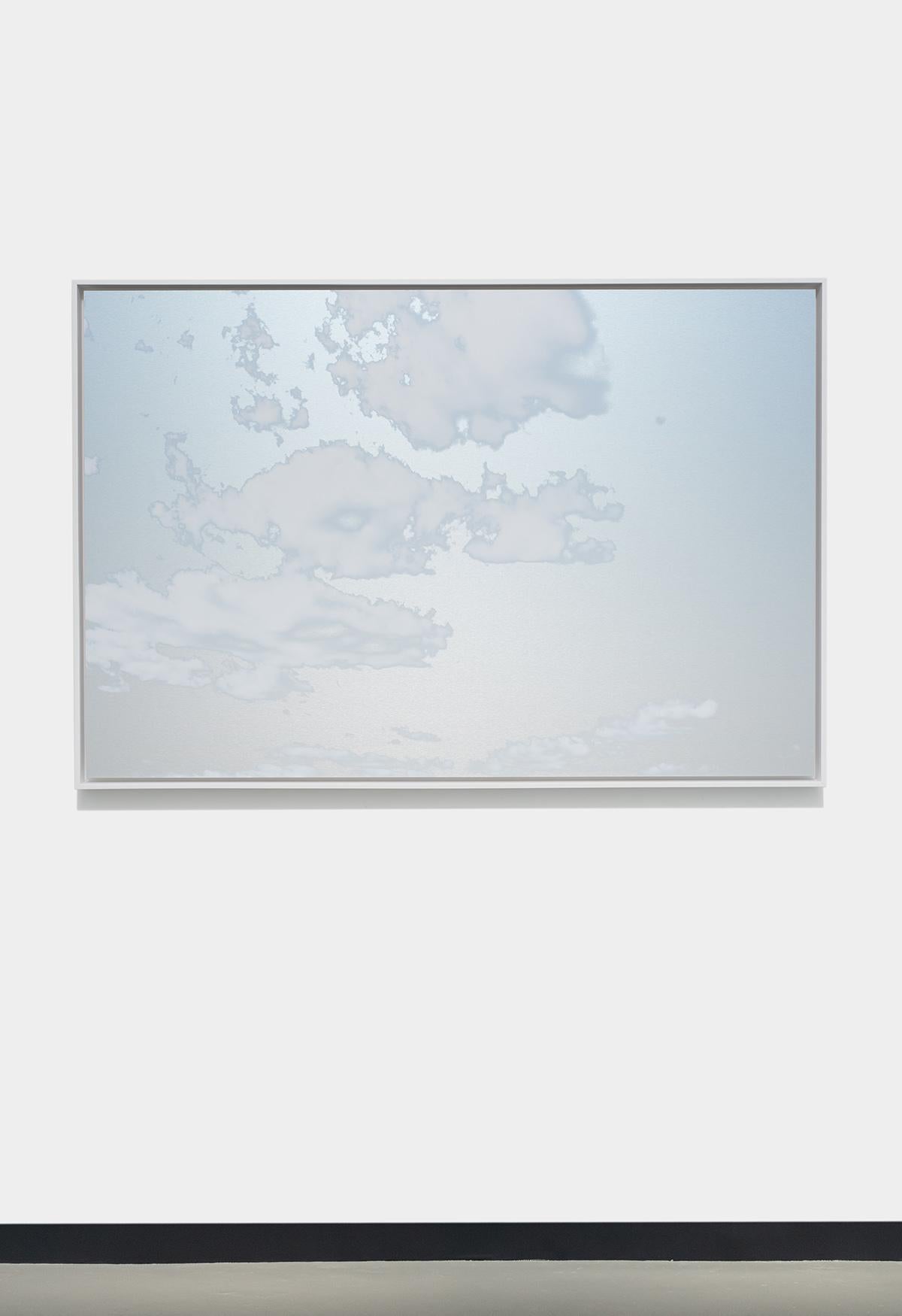 Pittura contemporanea riflettente con cielo azzurro e nuvole in orizzontale - Painting di Miya Ando