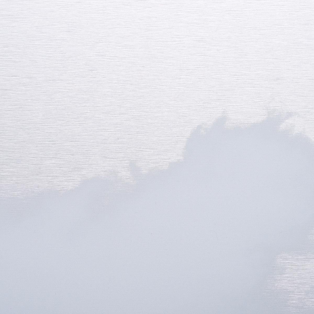 Zeitgenössische reflektierende Himmel-Blau Malerei von Wolken im Angebot 3