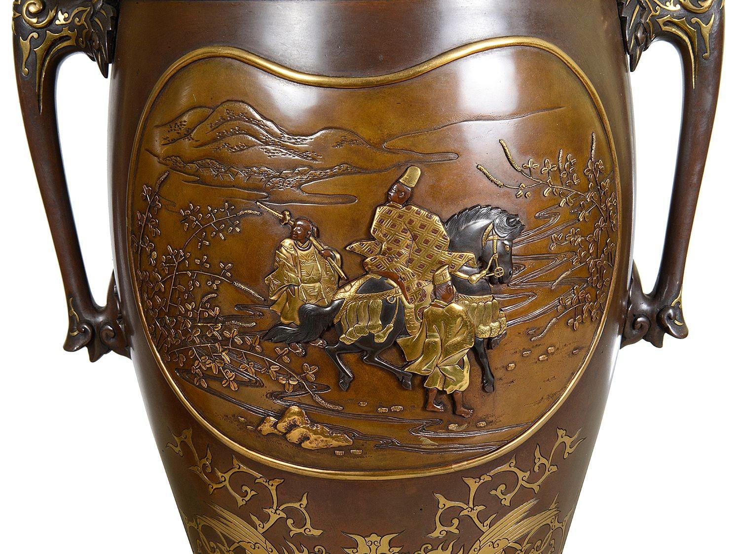 Patiné Miyao bronze vases en vente