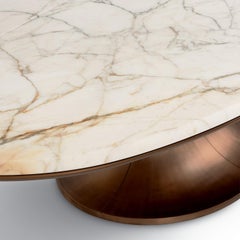 Mizar Guss Bronze Basis mit Calacatta Marmorplatte kleiner Esstisch