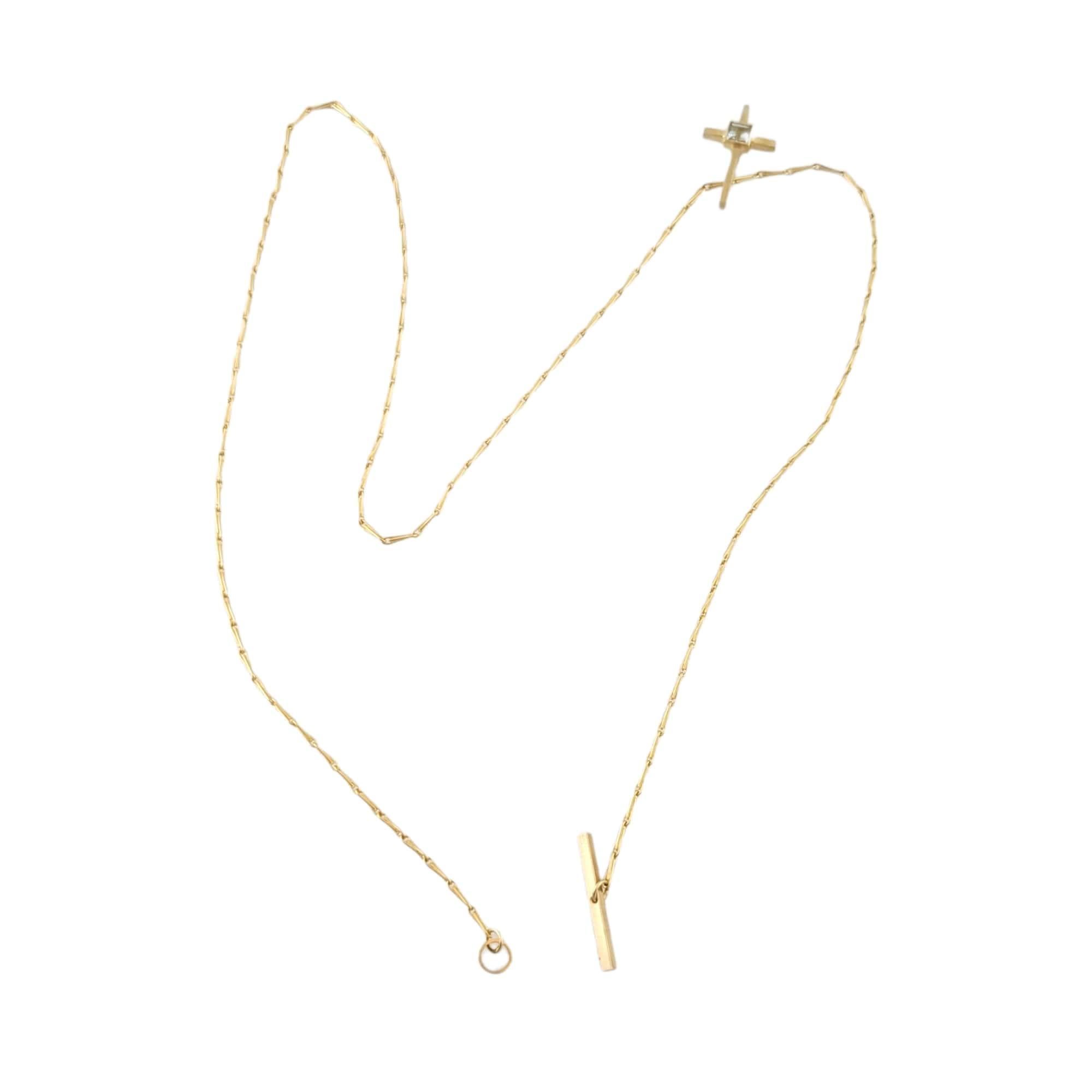 Mizuki 14K Yellow Gold Inverted Cross Lariat Necklace In Good Condition In Washington Depot, CT