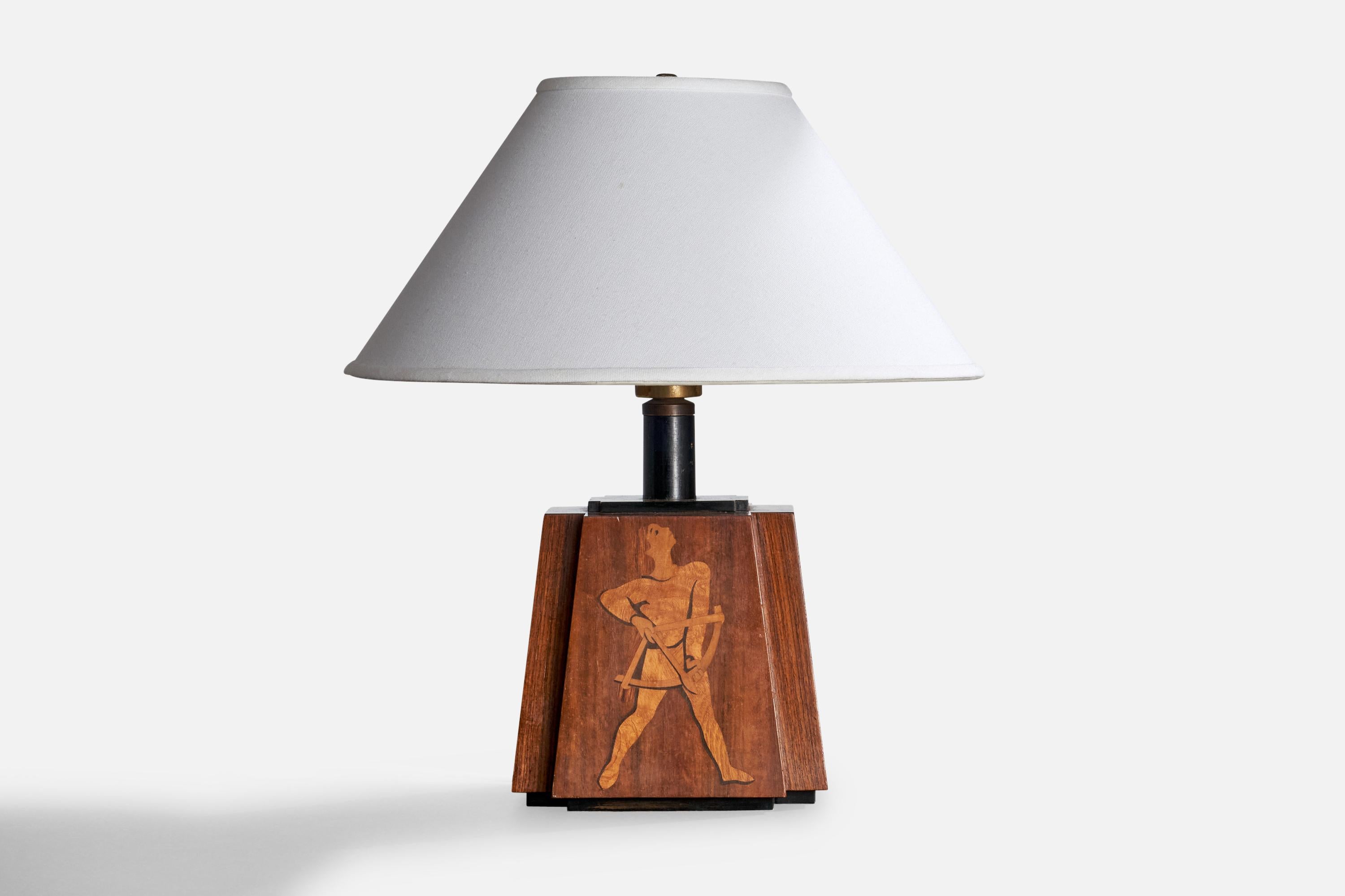 Lampe de table en laiton, laqué noir et bois, attribuée à Mjölby Intarsia, Suède, vers les années 1940.

Dimensions de la lampe (pouces) : 13.125