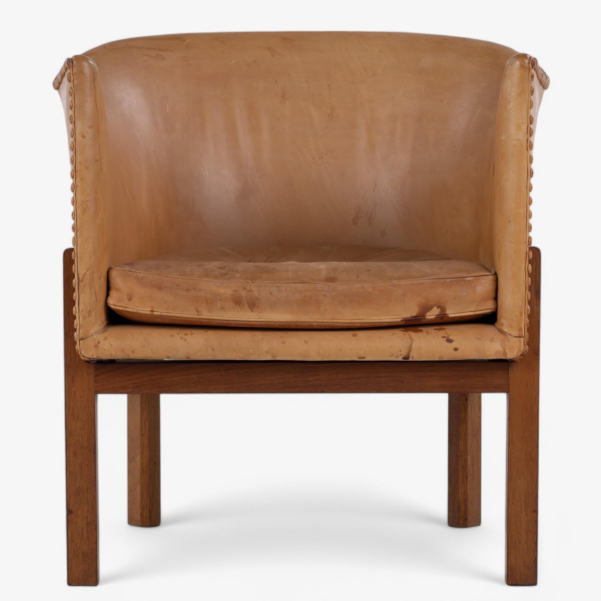MK 51 - 'Fireplace Chair' in mahogany og patinated natural leather. Designed in 1936. Labelled from manufacturer Ivan Schlecter, designed by Mogens Koch.