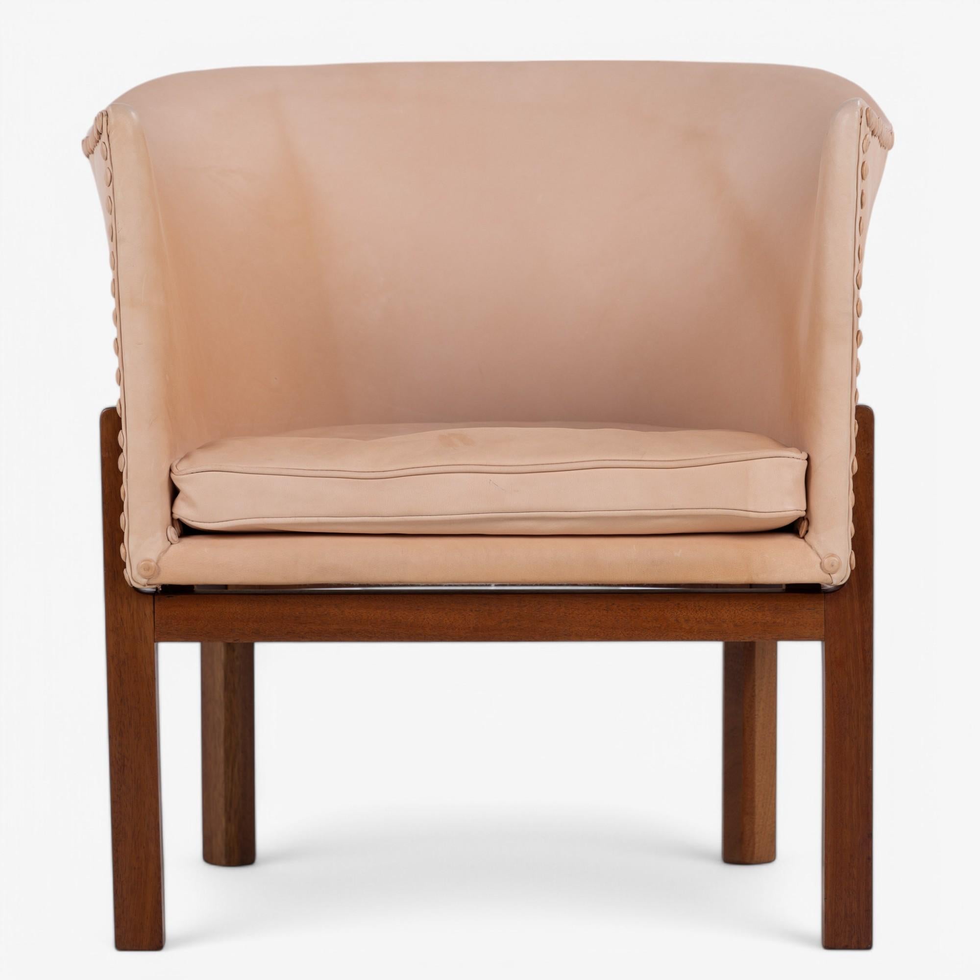 MK 51 - 'Fireplace Chair' in mahogany and patinated, light natural leather. Designed in 1936. Labelled from manufacturer Ivan Schlechter by Mogens Koch.