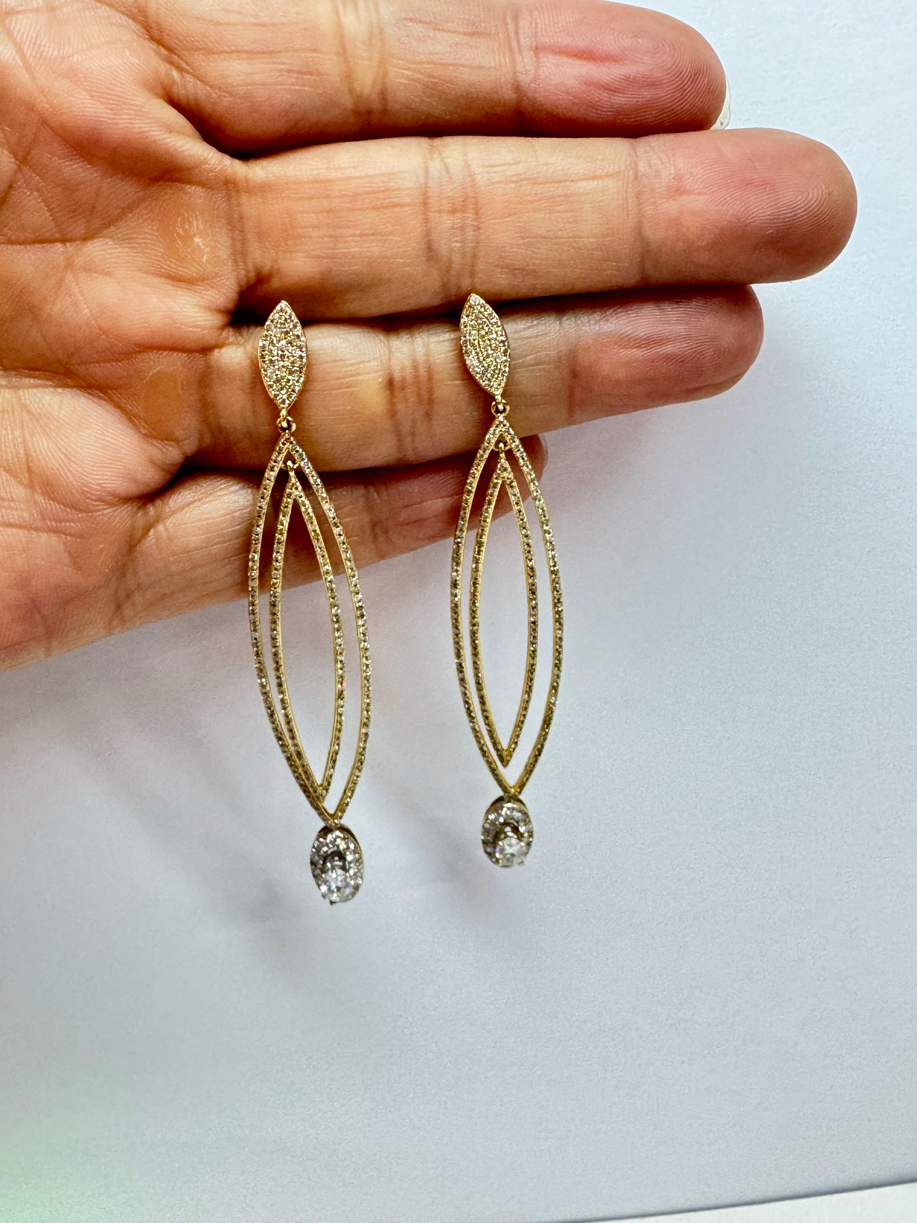 Boucles d'oreilles MK en or jaune avec diamants elliptiques en vente 4