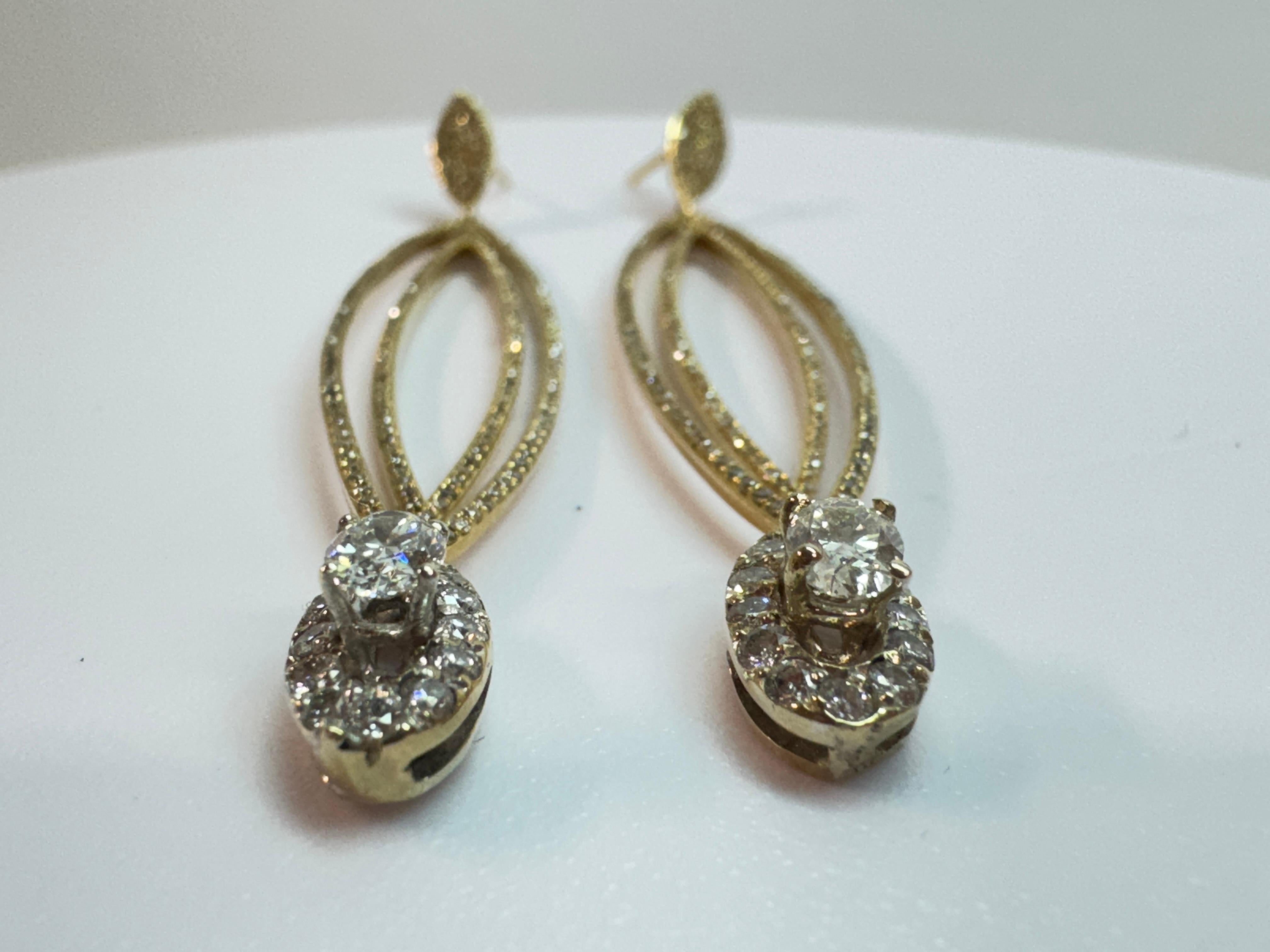 Boucles d'oreilles MK en or jaune avec diamants elliptiques en vente 1