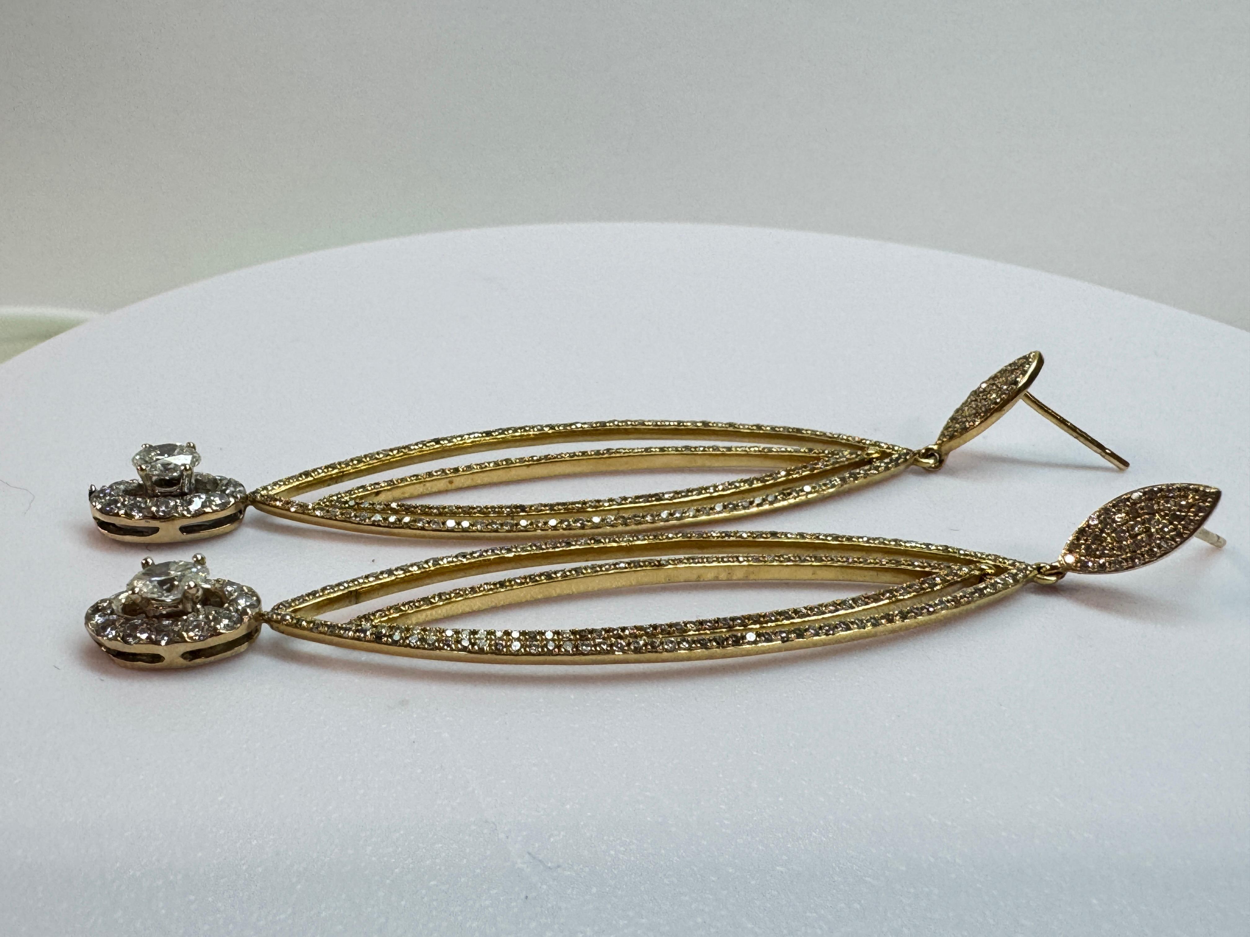 Boucles d'oreilles MK en or jaune avec diamants elliptiques en vente 2