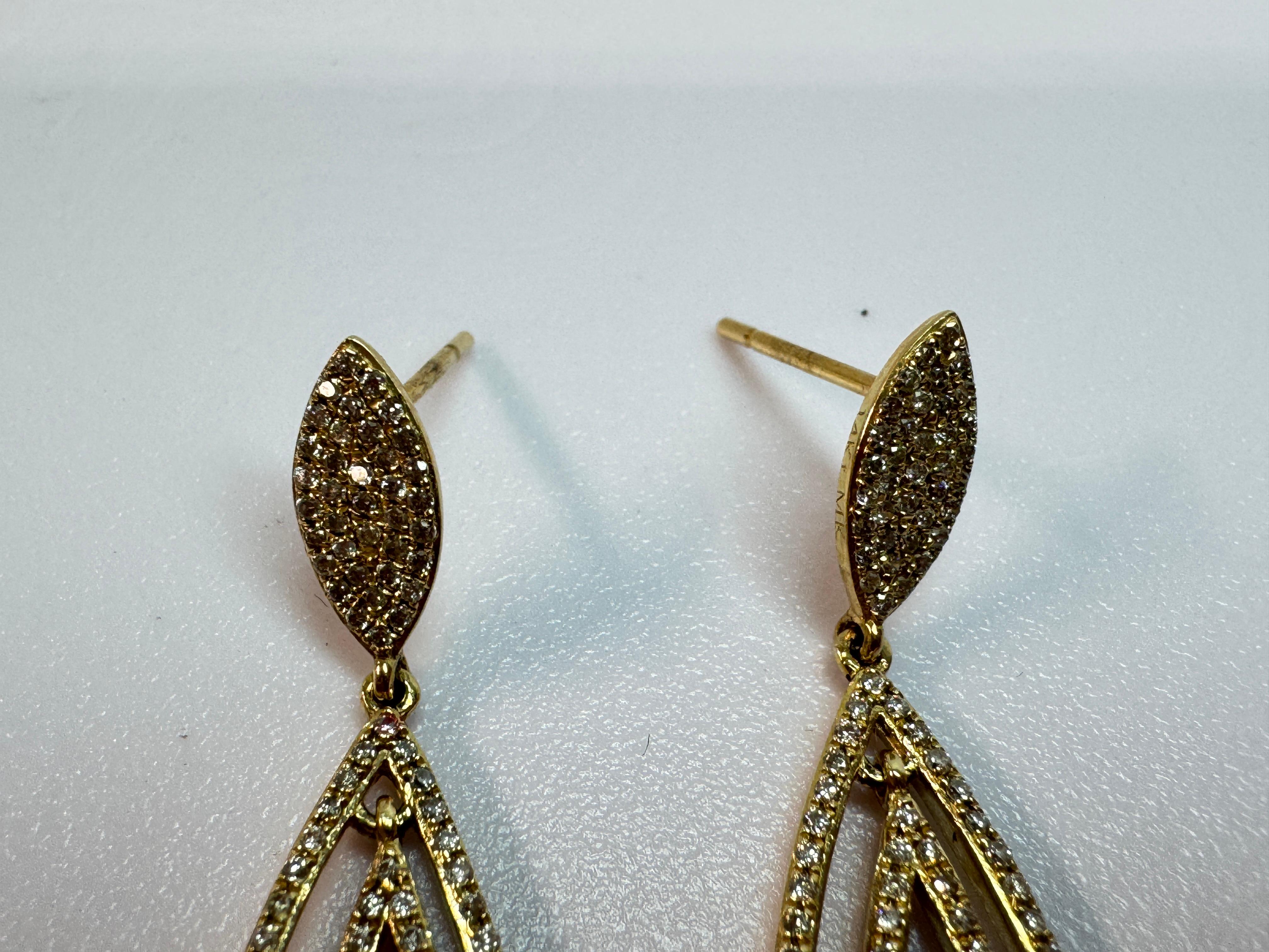 Boucles d'oreilles MK en or jaune avec diamants elliptiques en vente 3