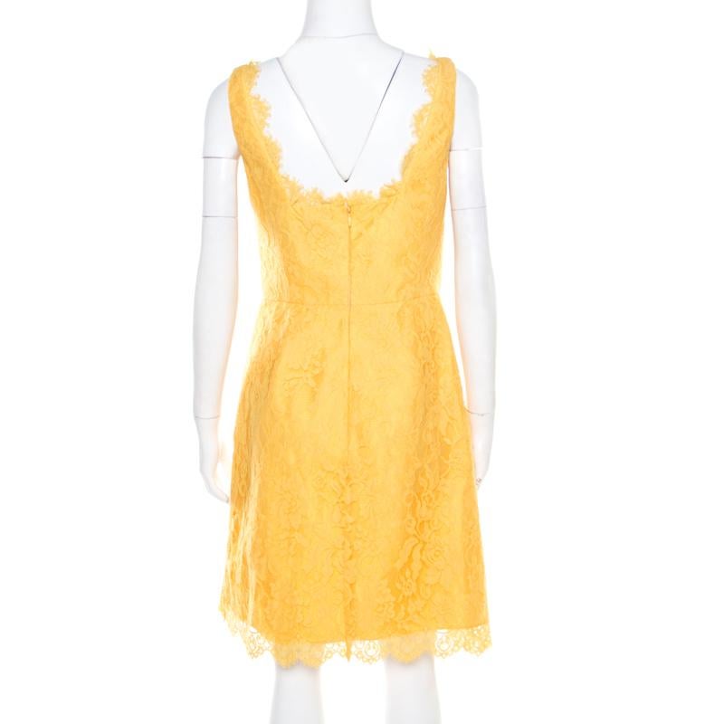 This ML by Monique Lhuillier dress is feminine and vibrant, with just the perfect accents one needs in an elegant outfit. Designed in a gorgeous silhouette, the lace dress has scalloped trims and a V neckline. This yellow dress can be assembled with