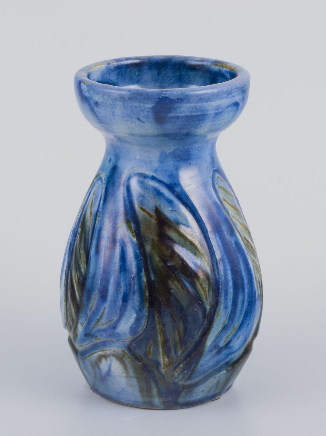 LES PRODUITS D'OCCASION SONT EXEMPTS DE DROITS DE DOUANE POUR LES CLIENTS DES ETATS-UNIS, DU ROYAUME-UNI, DE L'AUSTRALIE ET DU CANADA.   
PAR CONSÉQUENT, AUCUN DROIT D'IMPORTATION NE SERA APPLICABLE À VOTRE ACHAT. 

Møller & Bøgely. Vase Art nouveau