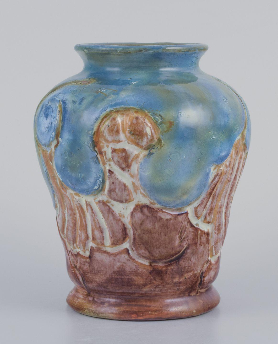 Art nouveau Møller & Bøgely. Unique vase Art Nouveau en céramique émaillée. 1917-1920. en vente