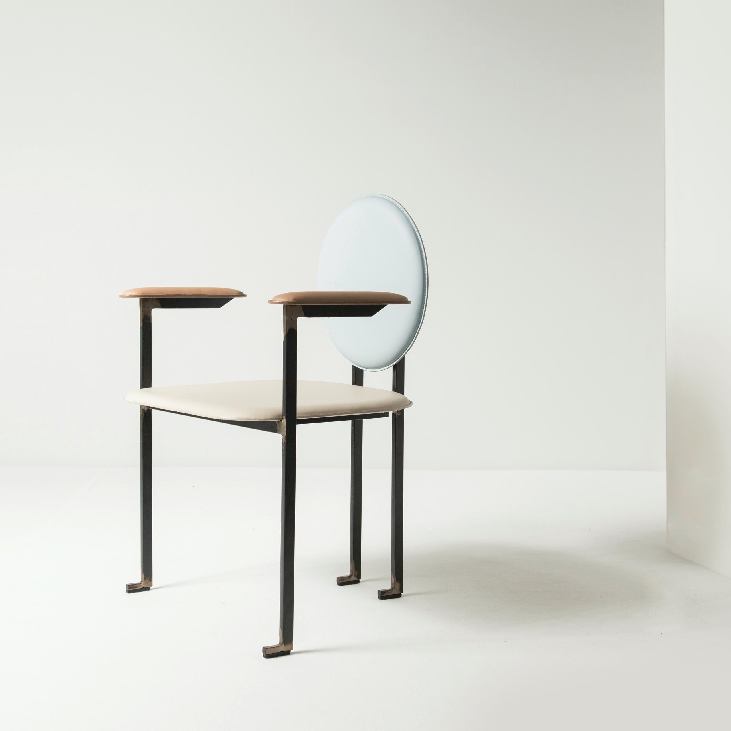 mm3 Sessel, Klapprückenlehne, cremefarbenes Leder und Eisengestell von Mario Milana (21. Jahrhundert und zeitgenössisch) im Angebot
