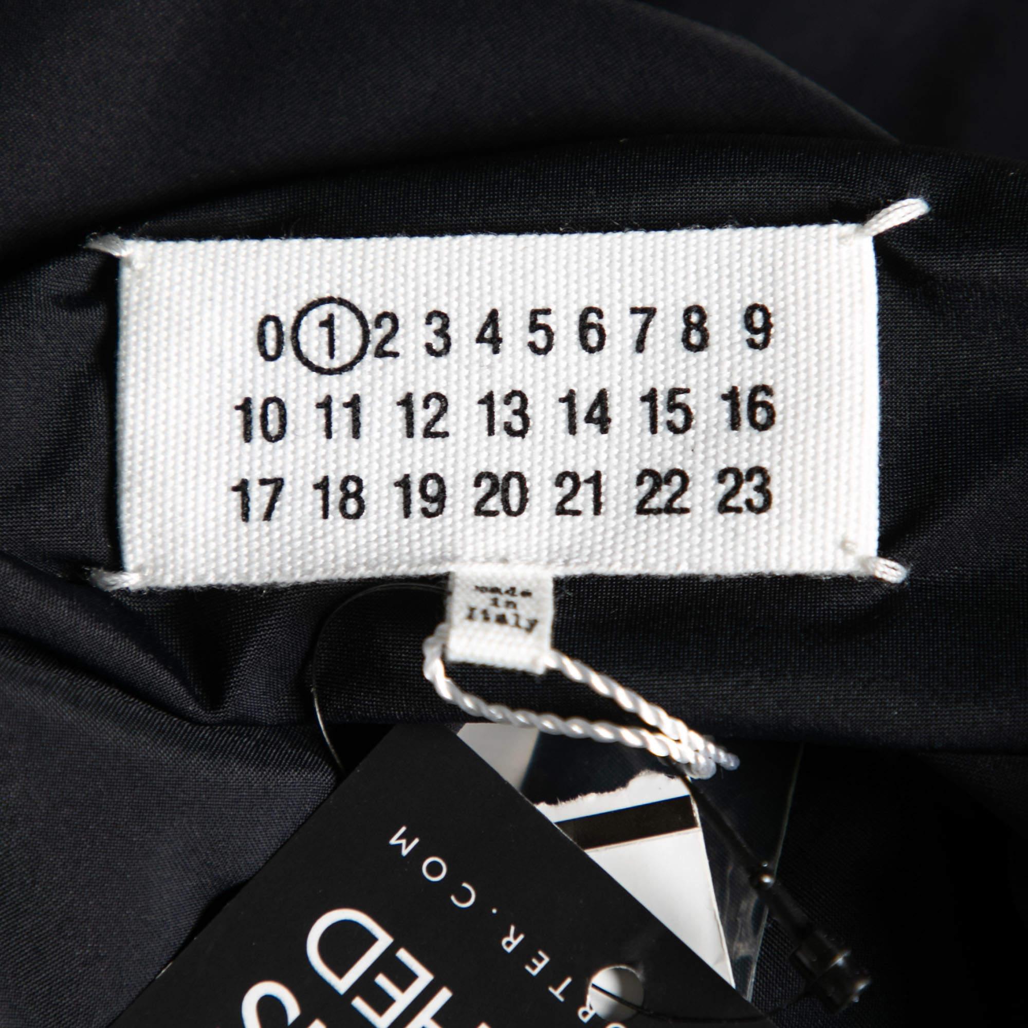 MM6 Maison Margiela - Body a manica lunga in jersey nero con dettaglio overlay M. I. In condizioni Nuovo in vendita a Dubai, Al Qouz 2