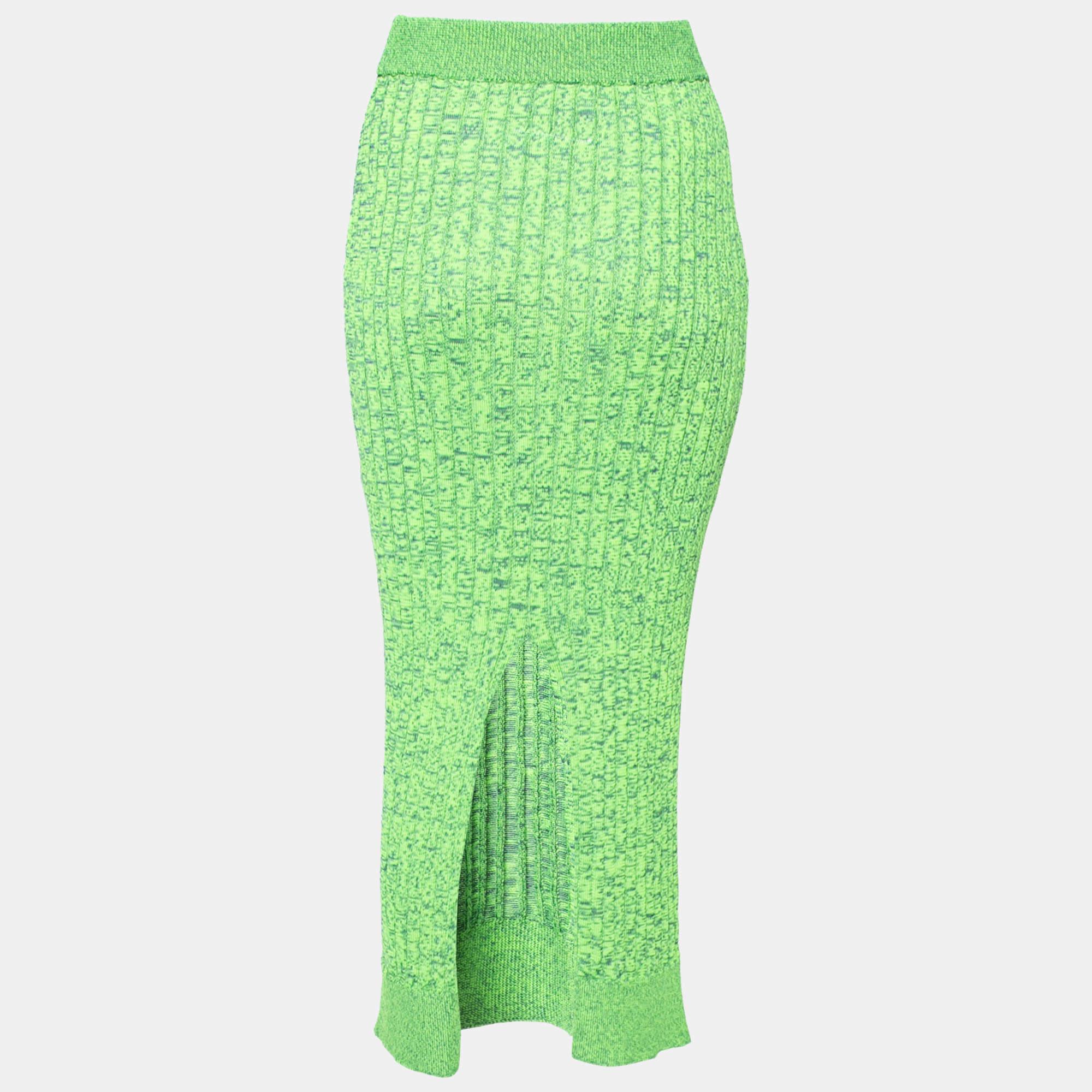 From MM6 Maison Margiela comes this space dyed bright green skirt that is stitched from quality materials. It features a ribbed knit design and is finished with a slit detail at the back. It will look amazing with a white top and sneakers.