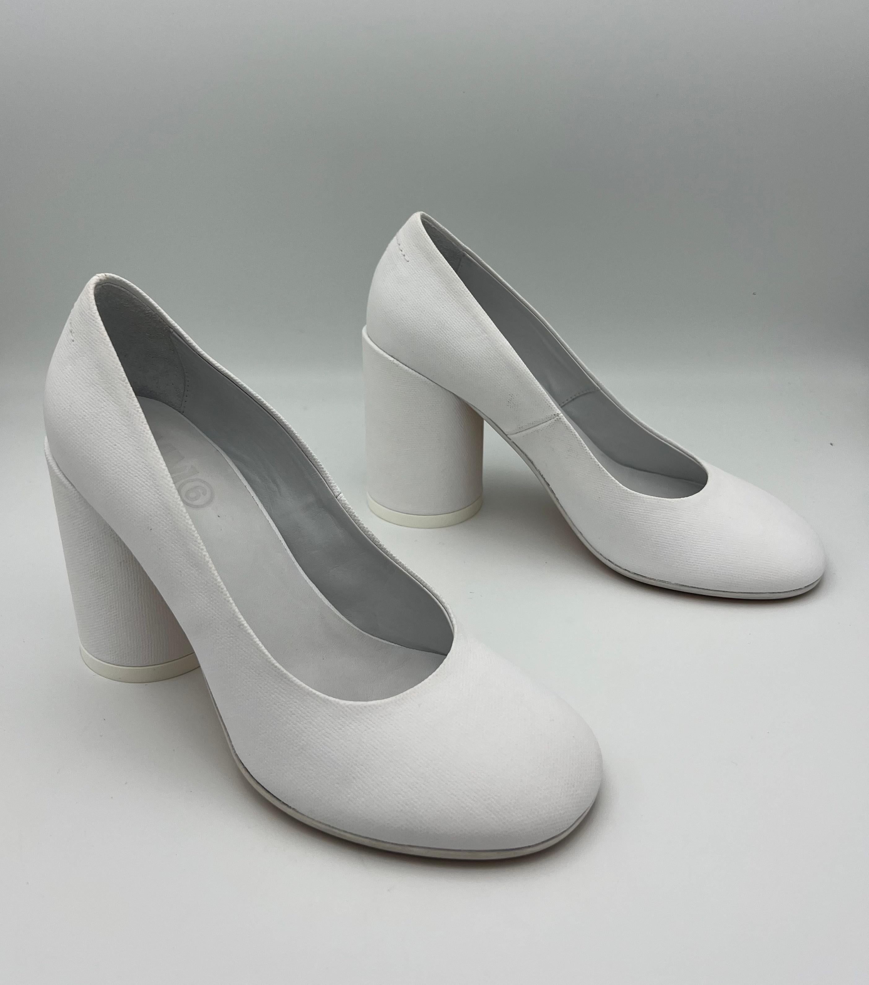 MM6 Maison Margiela White Heel Shoes, Size 38 In Excellent Condition For Sale In Beverly Hills, CA