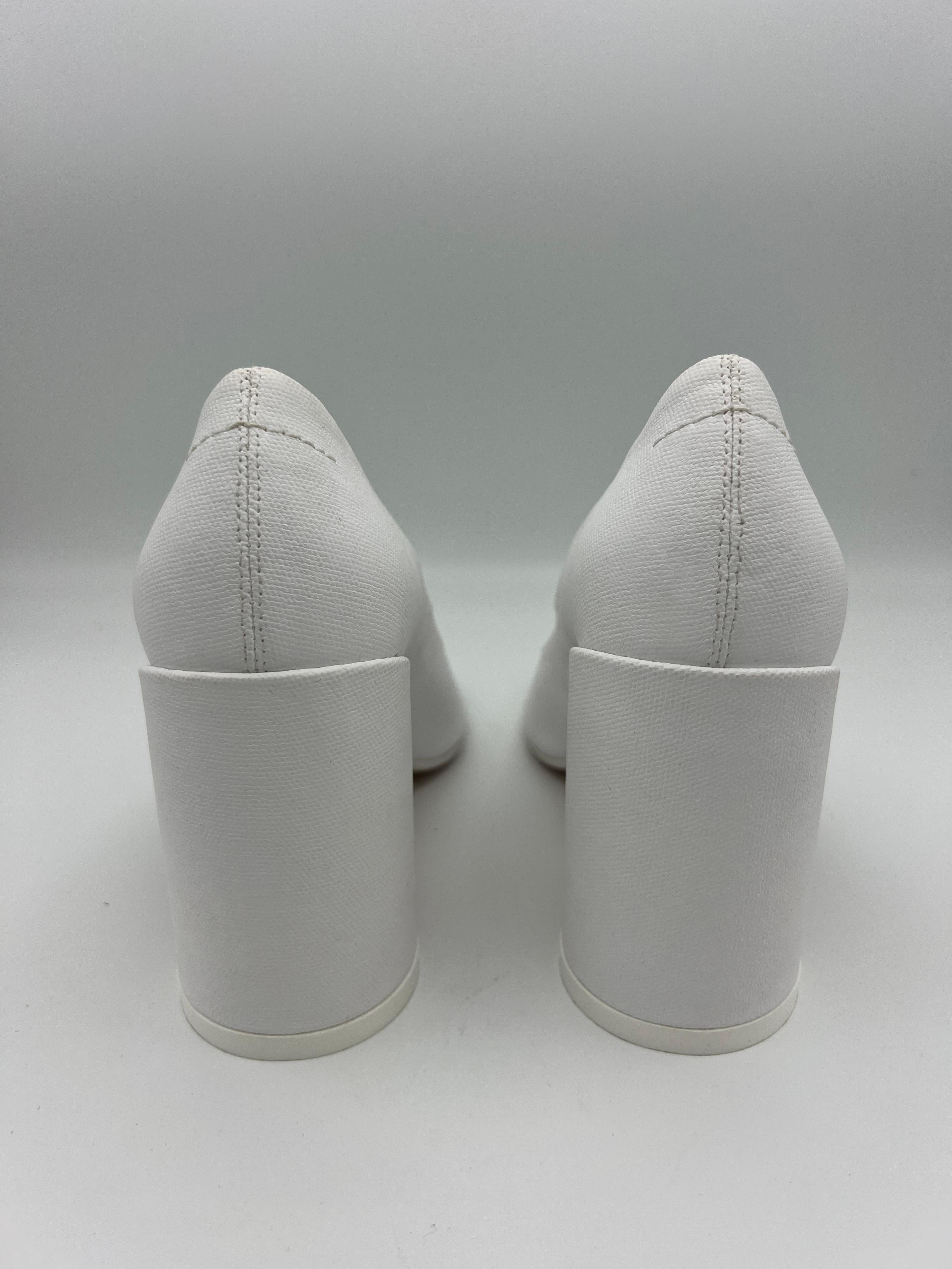 Women's MM6 Maison Margiela White Heel Shoes, Size 38 For Sale