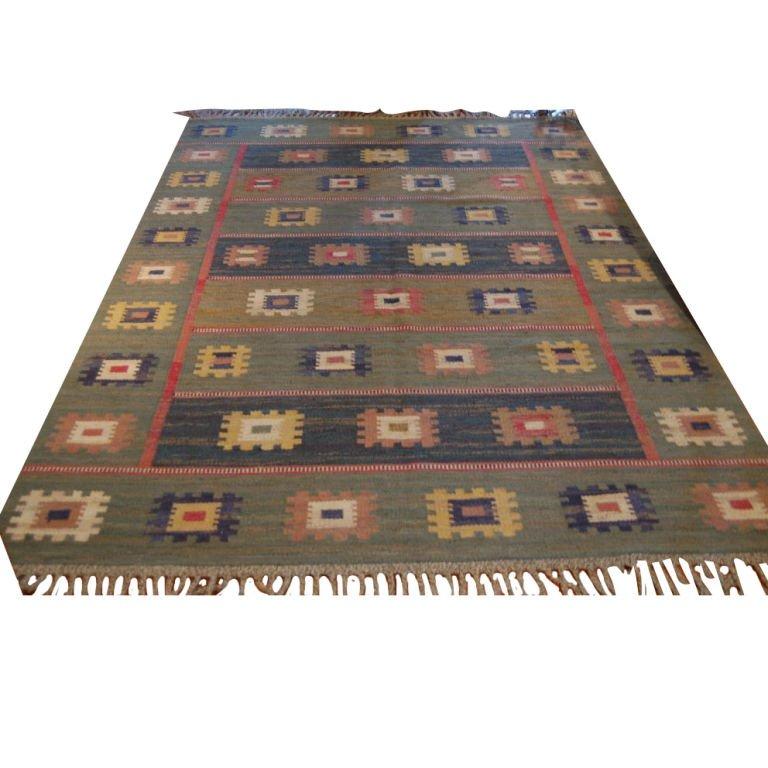 MMF Flat-Weave Swedish Carpet In Excellent Condition For Sale In New York, NY