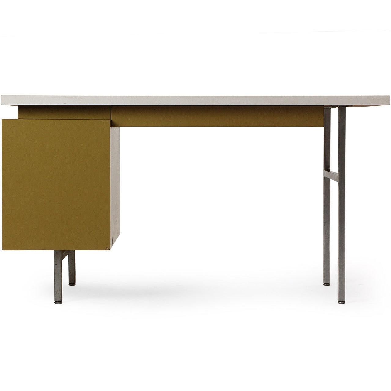 MMG Schreibtisch mit einem Sockel von George Nelson für Herman Miller, MMG im Zustand „Relativ gut“ im Angebot in Sagaponack, NY