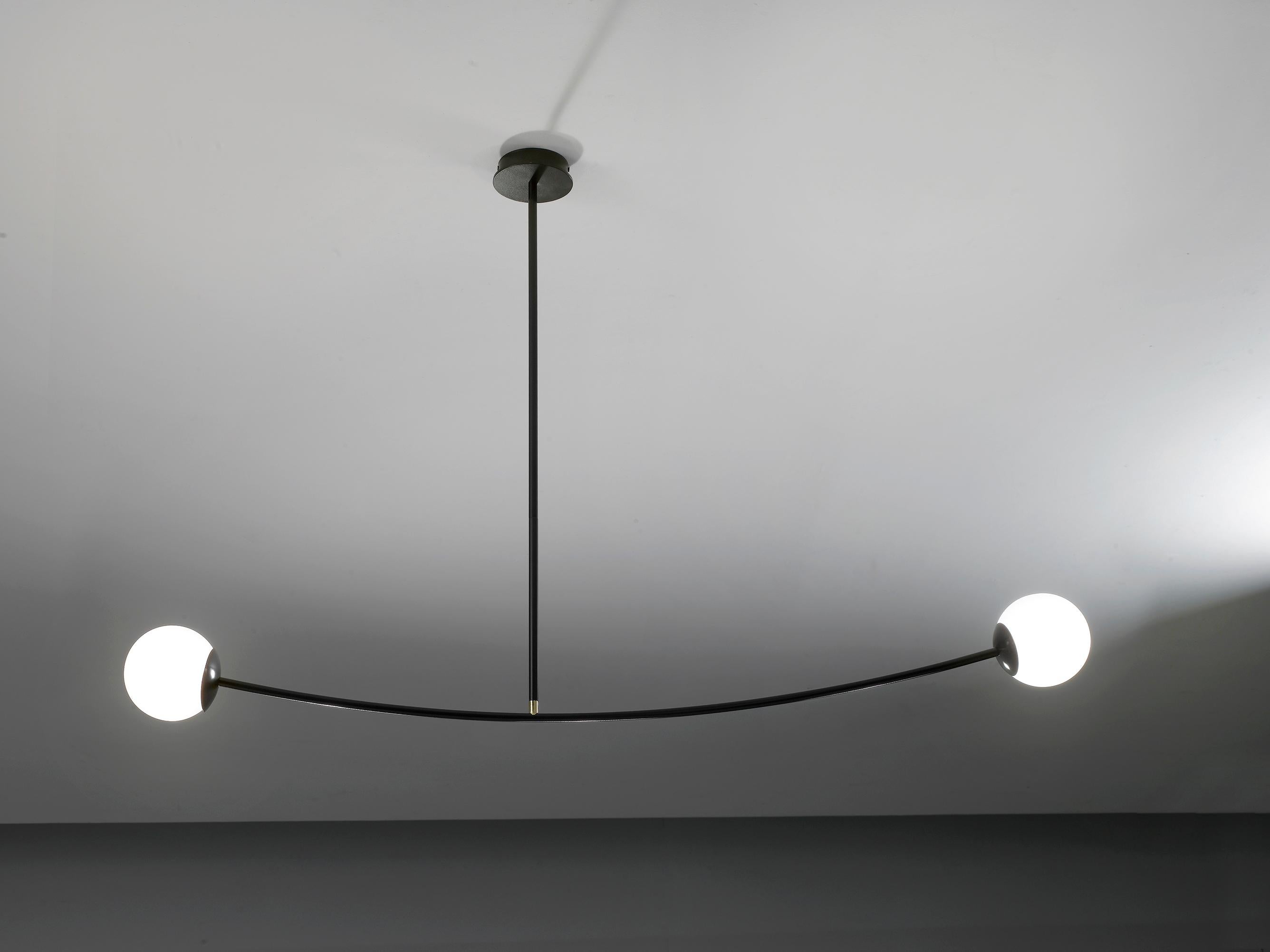 Lampada a sospensione MMM Arch di MM Lampadari
Dimensioni: P 56 x L 124 x H 109 cm.
Materiali: Metallo e vetro.

Sono disponibili diverse finiture. Tutte le nostre lampade possono essere cablate a seconda del Paese. Se viene venduto negli Stati