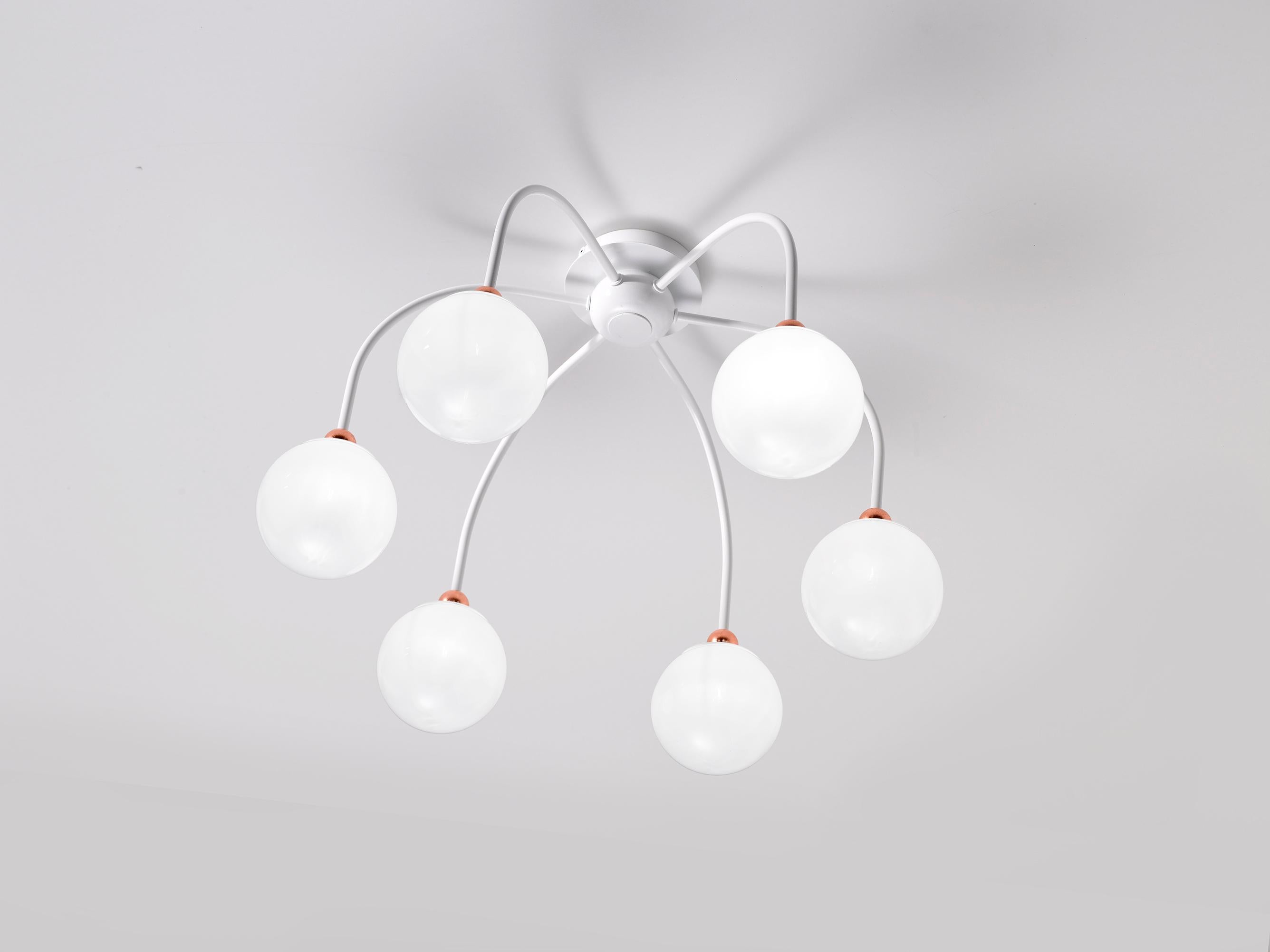 Lampada a sospensione Dot Dot di MM Lampadari
Dimensioni: Ø 56 x H. 43 cm.
Materiali: Vetro e metallo di colore bianco.

Tutte le nostre lampade possono essere cablate a seconda del Paese. Se viene venduto negli Stati Uniti, sarà cablato per gli