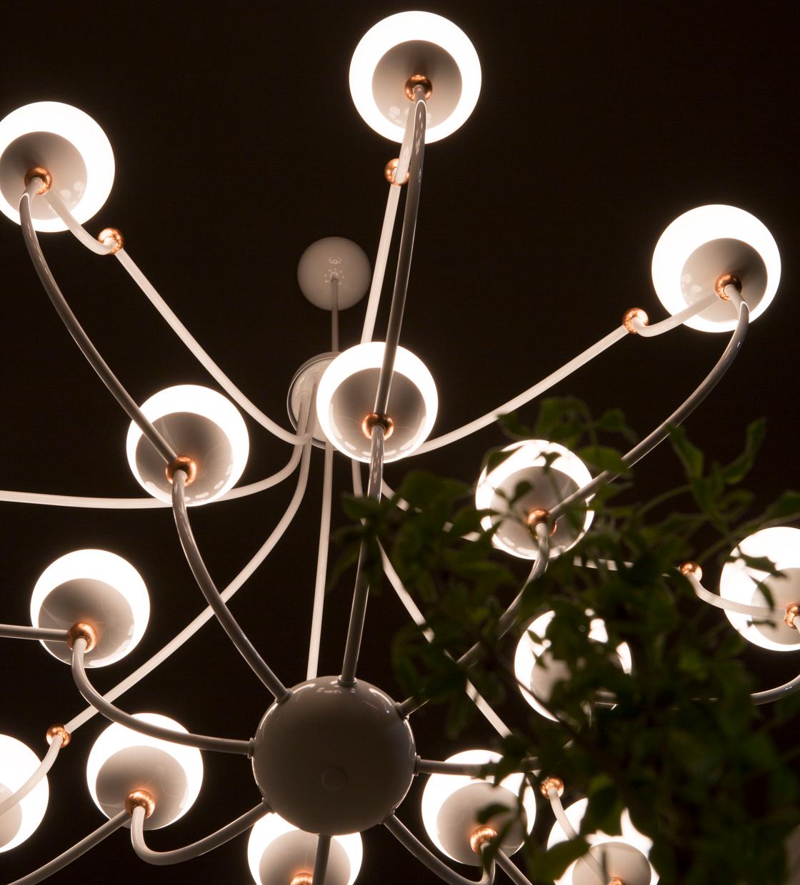Lampada a sospensione Dot Dot di MM Lampadari
Dimensioni: Ø 90 x H. 120/170 cm.
Materiali: Vetro e metallo di colore bianco.

Tutte le nostre lampade possono essere cablate a seconda del Paese. Se viene venduto negli Stati Uniti, sarà cablato per