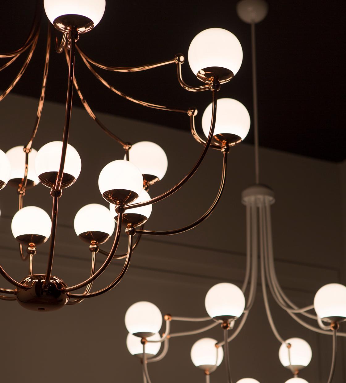 Lampada a sospensione Dot Dot di MM Lampadari
Dimensioni: Ø 100 x H 140/190 cm.
Materiali: Vetro e metallo di colore bianco.

Tutte le nostre lampade possono essere cablate a seconda del Paese. Se viene venduto negli Stati Uniti, sarà cablato per