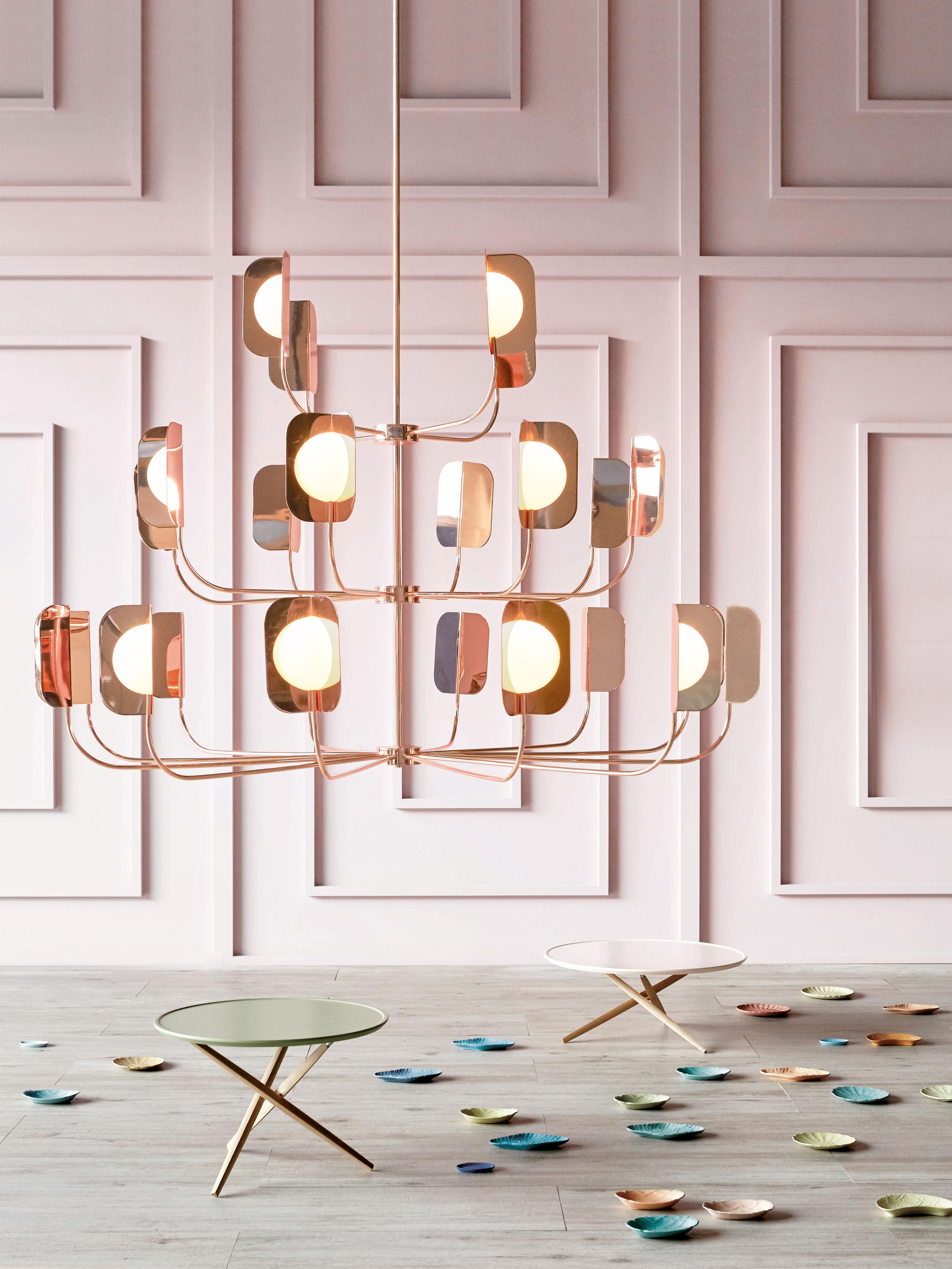 Lampada a sospensione MMM Leaf 24 di MM Lampadari
Dimensioni: Ø 200 x H 148/223 cm. 
Materiali: Vetro e metallo.

Sono disponibili diverse finiture di metallo. Tutte le nostre lampade possono essere cablate a seconda del Paese. Se viene venduto