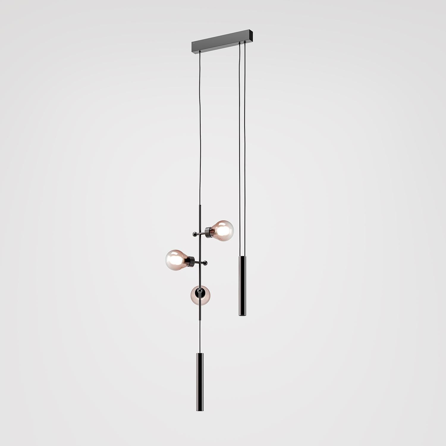 Lampada a sospensione MMM Mila di MM Lampadari
Dimensioni: D 41 x L 40 x H 210 cm. 
Materiali: Vetro e metallo.

Tutte le nostre lampade possono essere cablate a seconda del Paese. Se viene venduto negli Stati Uniti, sarà cablato per gli Stati