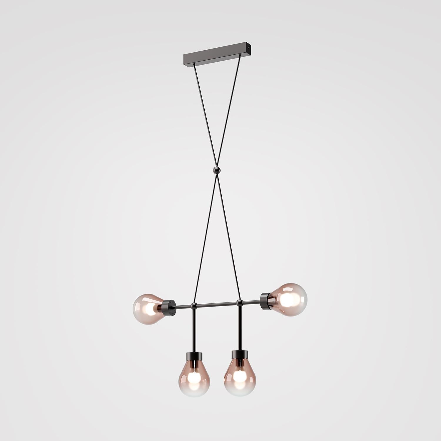 Lampada a sospensione MMM Mila S di MM Lampadari
Dimensioni: D 12 x L 76 x H 135 cm. 
Materiali: Vetro e metallo.

Disponibile in due diverse dimensioni. Tutte le nostre lampade possono essere cablate a seconda del Paese. Se viene venduto negli