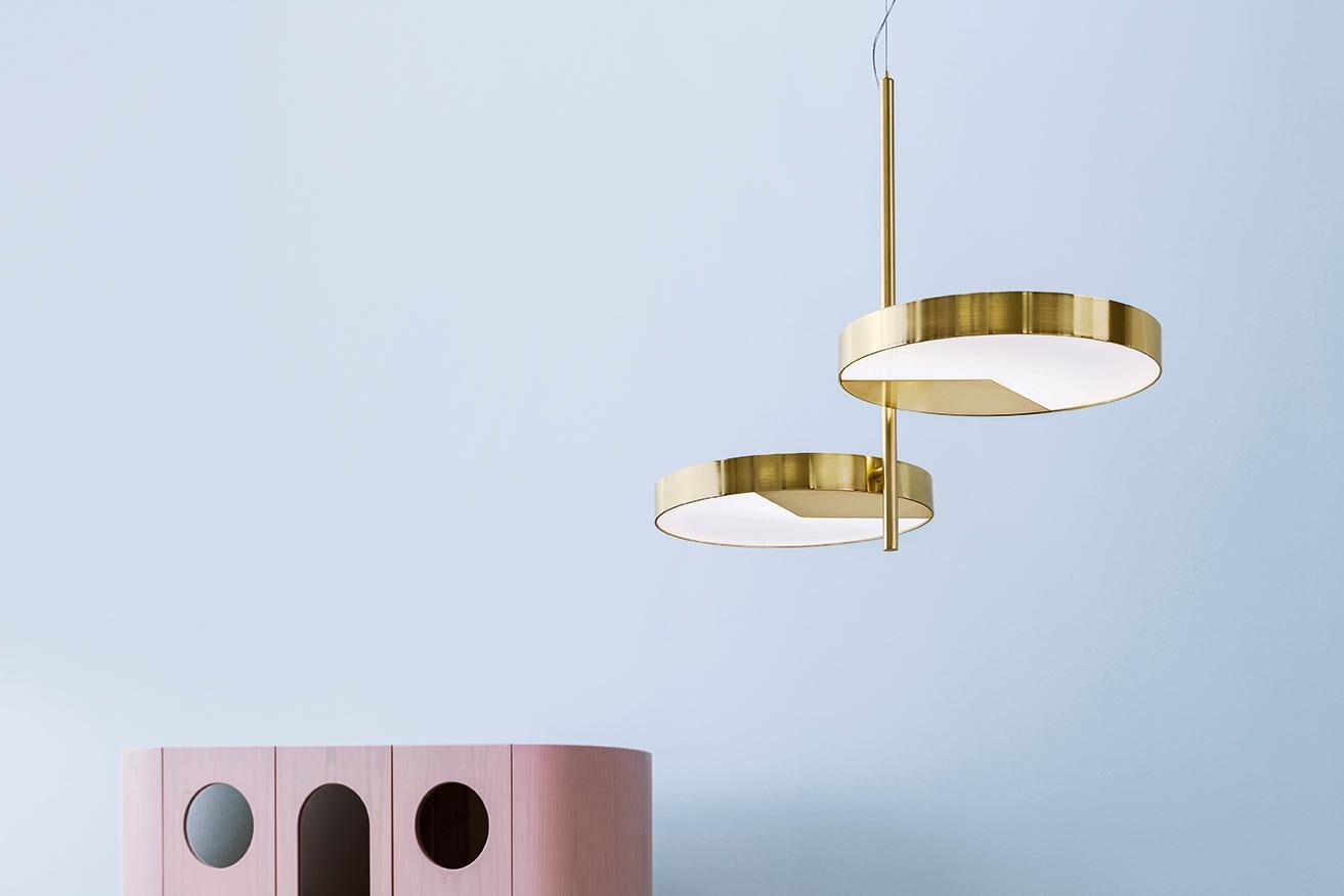 Lampada a sospensione MMM Moonlight di MM Lampadari
Dimensioni: Ø 87 x H. 187 cm. 
Materiali: Vetro e metallo.

Tutte le nostre lampade possono essere cablate a seconda del Paese. Se viene venduto negli Stati Uniti, sarà cablato per gli Stati Uniti,