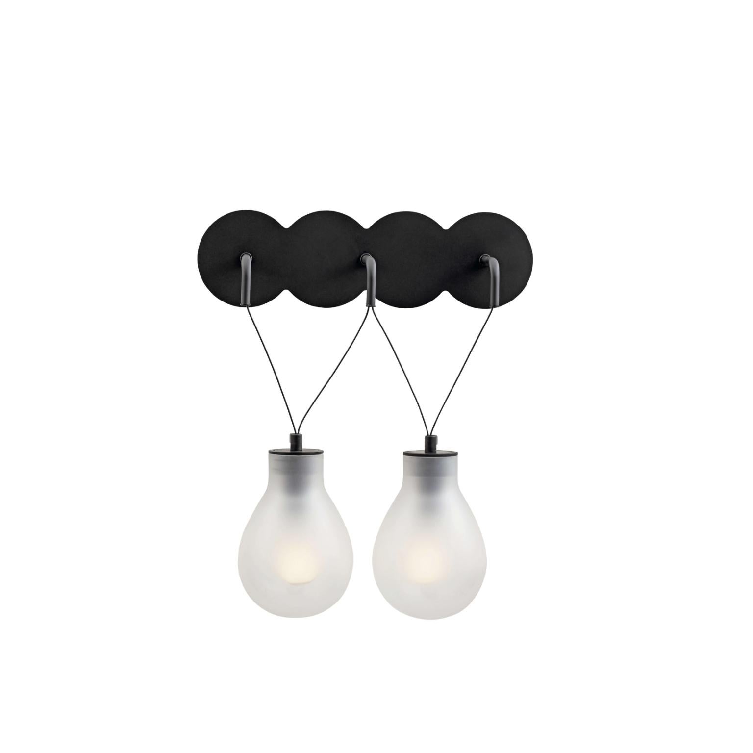 MMM Rain Fumè Lámpara de Pared de Cristal Metálico by MM Lampadari
Dimensiones: P 38 x An 19 x Al 35 cm. 
Materiales: Vidrio y metal.

Todas nuestras lámparas pueden cablearse según cada país. Si se vende a EE.UU., se cableará para ese país, por