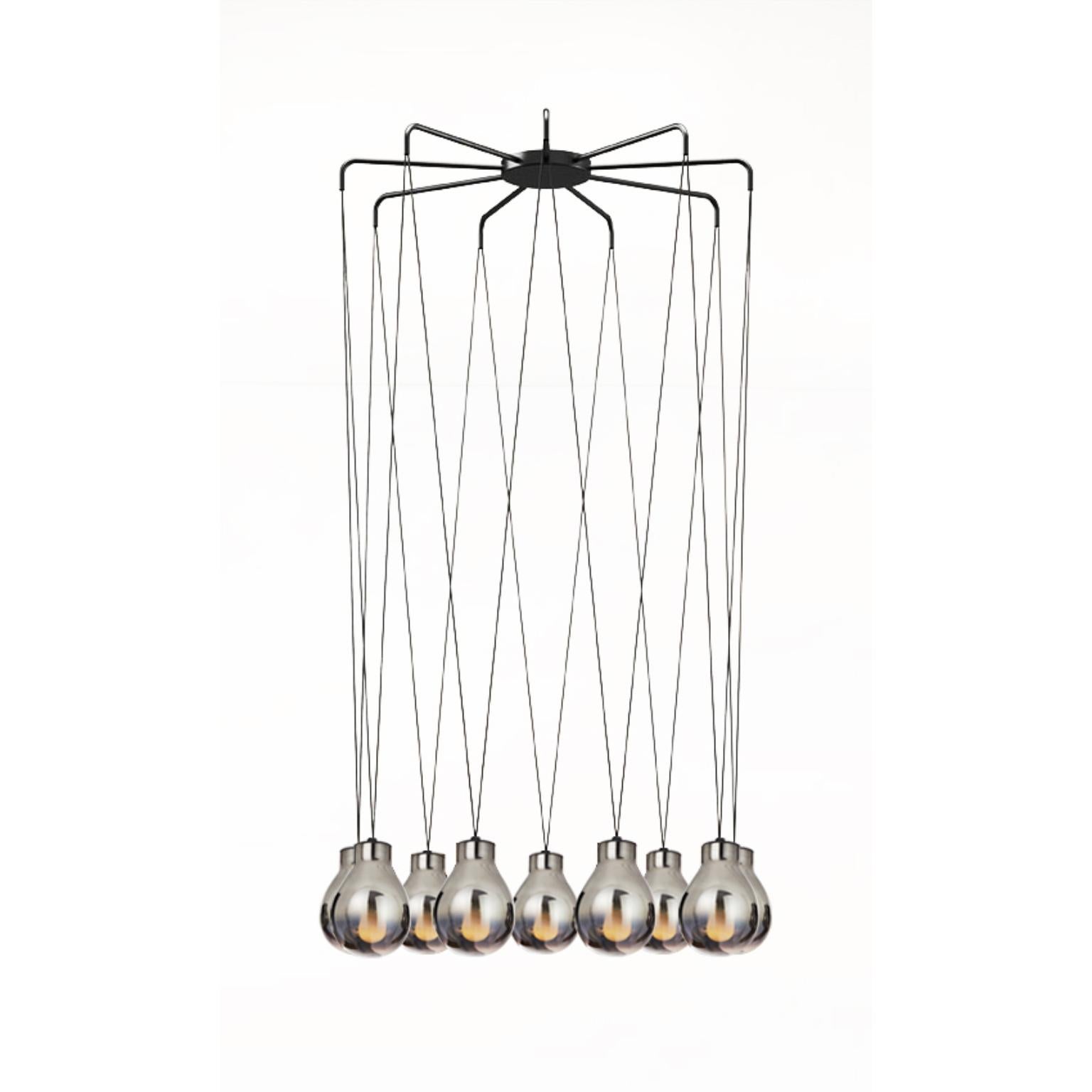 Lampada a sospensione in vetro smerigliato MMM Rain 9 di MM Lampadari
Dimensioni: P 95 x L 95 x H 130 cm. 
Materiali: Vetro e metallo.

Tutte le nostre lampade possono essere cablate a seconda del Paese. Se viene venduto negli Stati Uniti, sarà