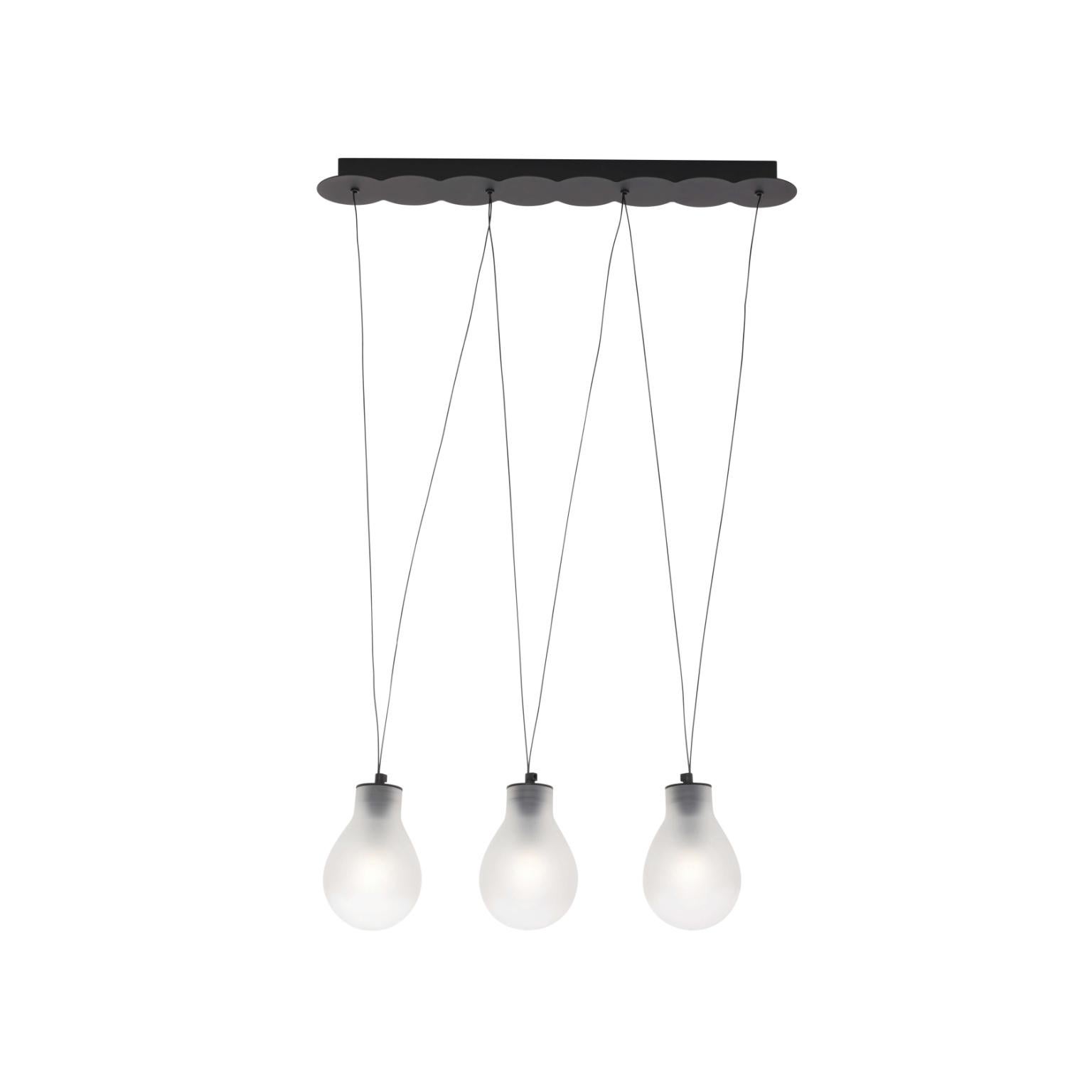 MMM Rain B3 Lámpara Colgante de Cristal Esmerilado by MM Lampadari
Dimensiones: P 12 x An 66 x Al 130 cm. 
Materiales: Vidrio y metal.

Todas nuestras lámparas pueden cablearse según cada país. Si se vende a EE.UU., se cableará para ese país, por