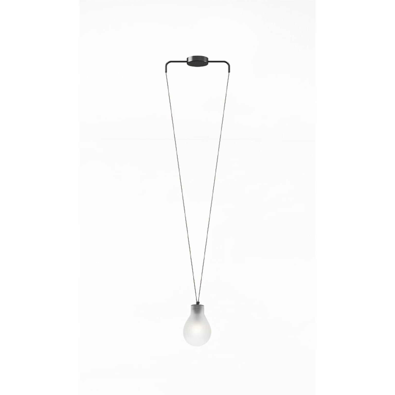 MMM Rain Lámpara Colgante de Cristal Esmerilado by MM Lampadari
Dimensiones: P 13 x An 48 x Al 130 cm. 
Materiales: Vidrio y metal.

Todas nuestras lámparas pueden cablearse según cada país. Si se vende a EE.UU., se cableará para ese país, por
