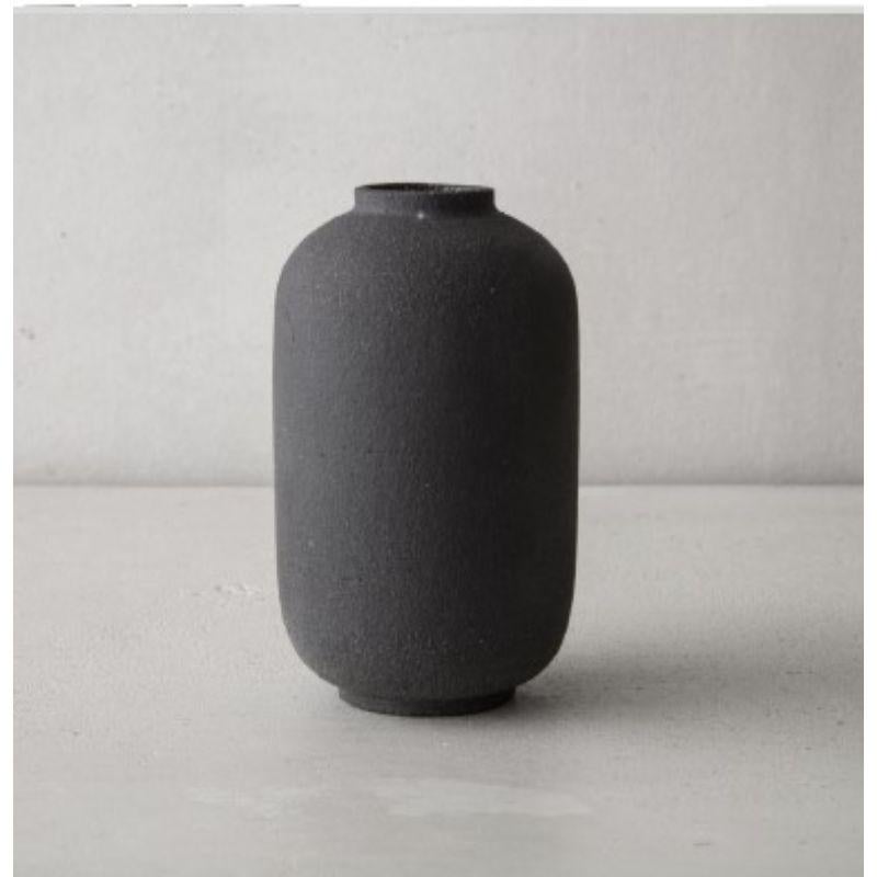 Mn small vase by Josefina Munoz
Mn collection
Dimensions: H18 X D11 cm
Material: ceramics (black sandstone and transparent enamel) 

Available in: soliflor, and medium. 

Ceramic handcrafted vases, glazed inside. This pieces of pure and
