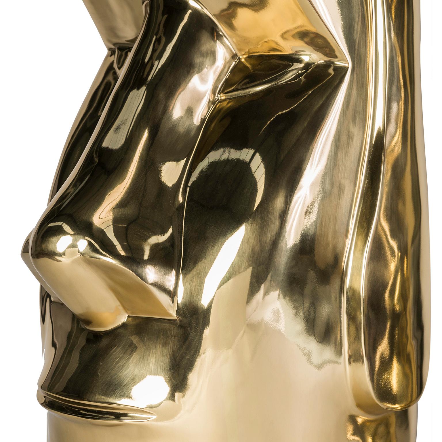 Zeitgenössischer Moai-Konsolentisch aus poliertem Messingguss und bronzefarbenem, gehärtetem Glas (Portugiesisch) im Angebot