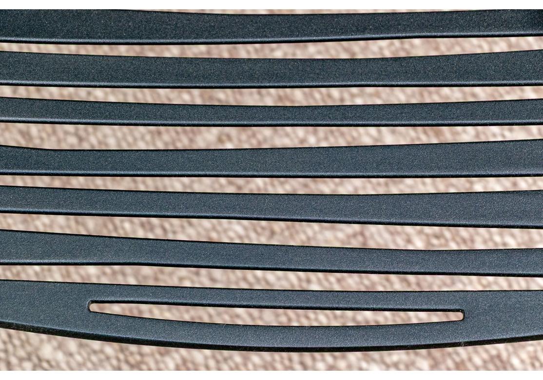 MOAI Italienischer Runder Esstisch & 6 MOAI Stapelbare Zebra Stühle im Angebot 6