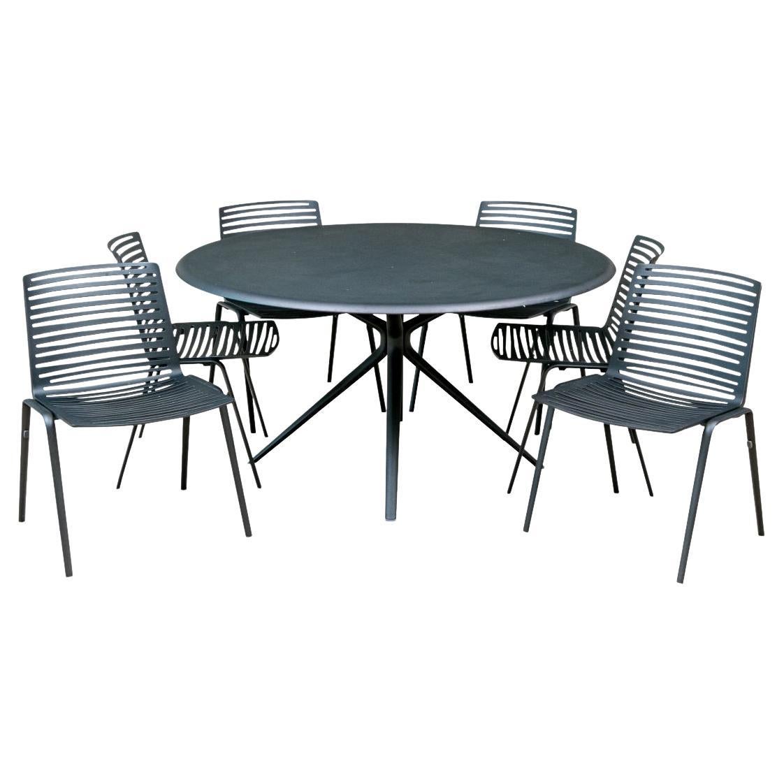 MOAI Italian Round Dining Table & 6 MOAI Stackable Zebra Chairs For Sale