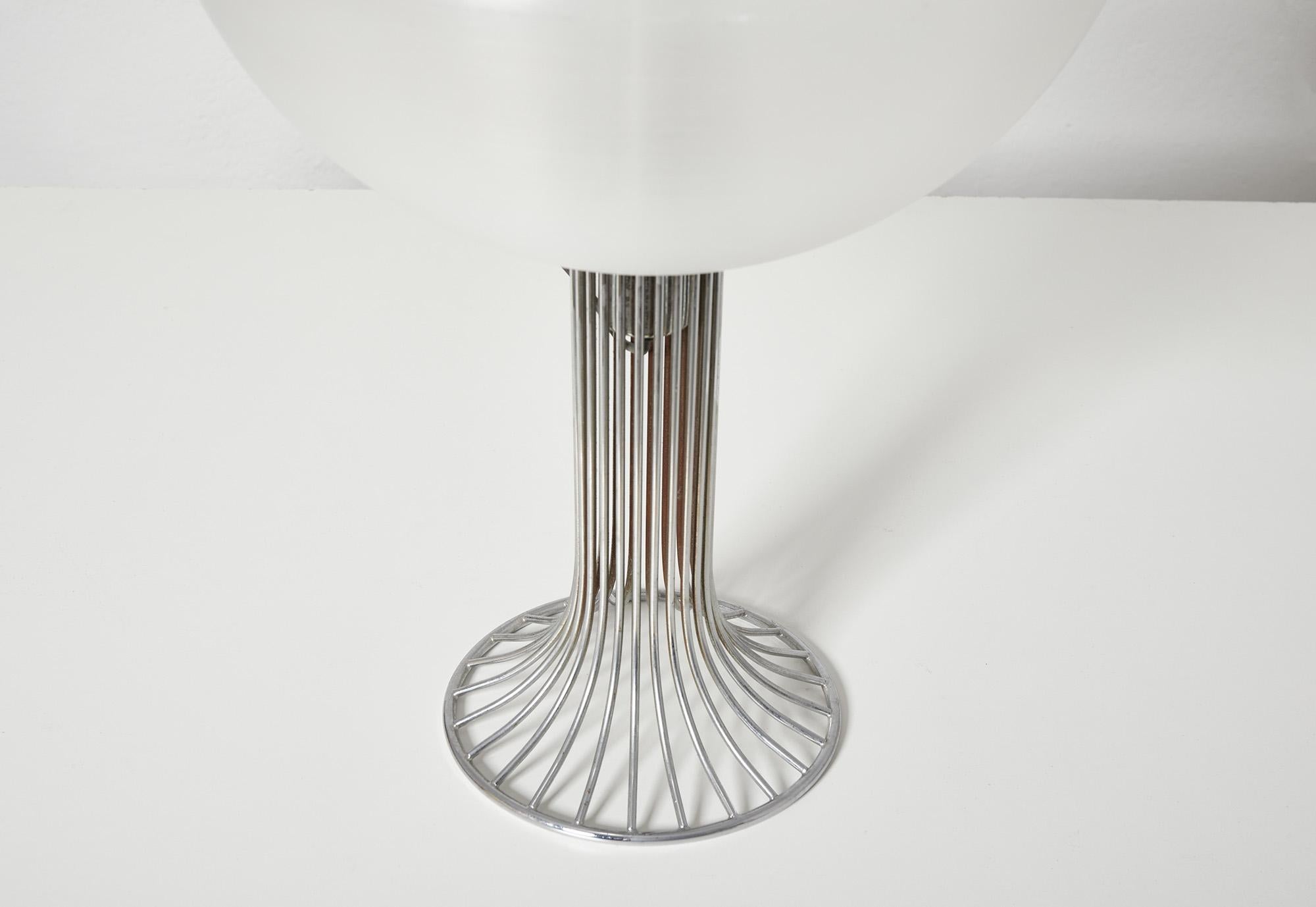 Moana chromed metal table/floor lamp by Luigi Massoni for DH Guzzini, Italy 1970 In Good Condition For Sale In Renens, CH