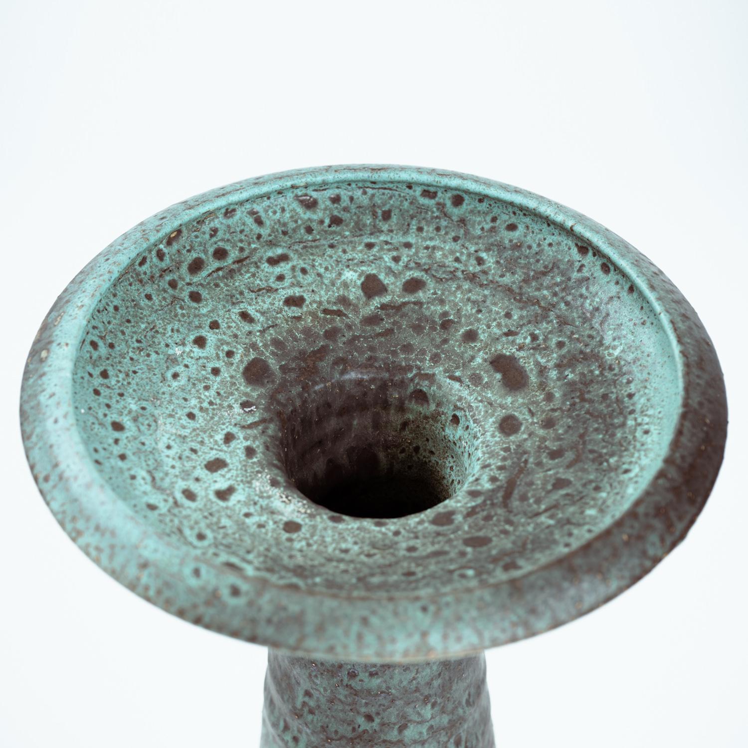 Hand-Crafted Dutch green pottery Mobach brutalist large vase, The Netherlands, 1970s For Sale