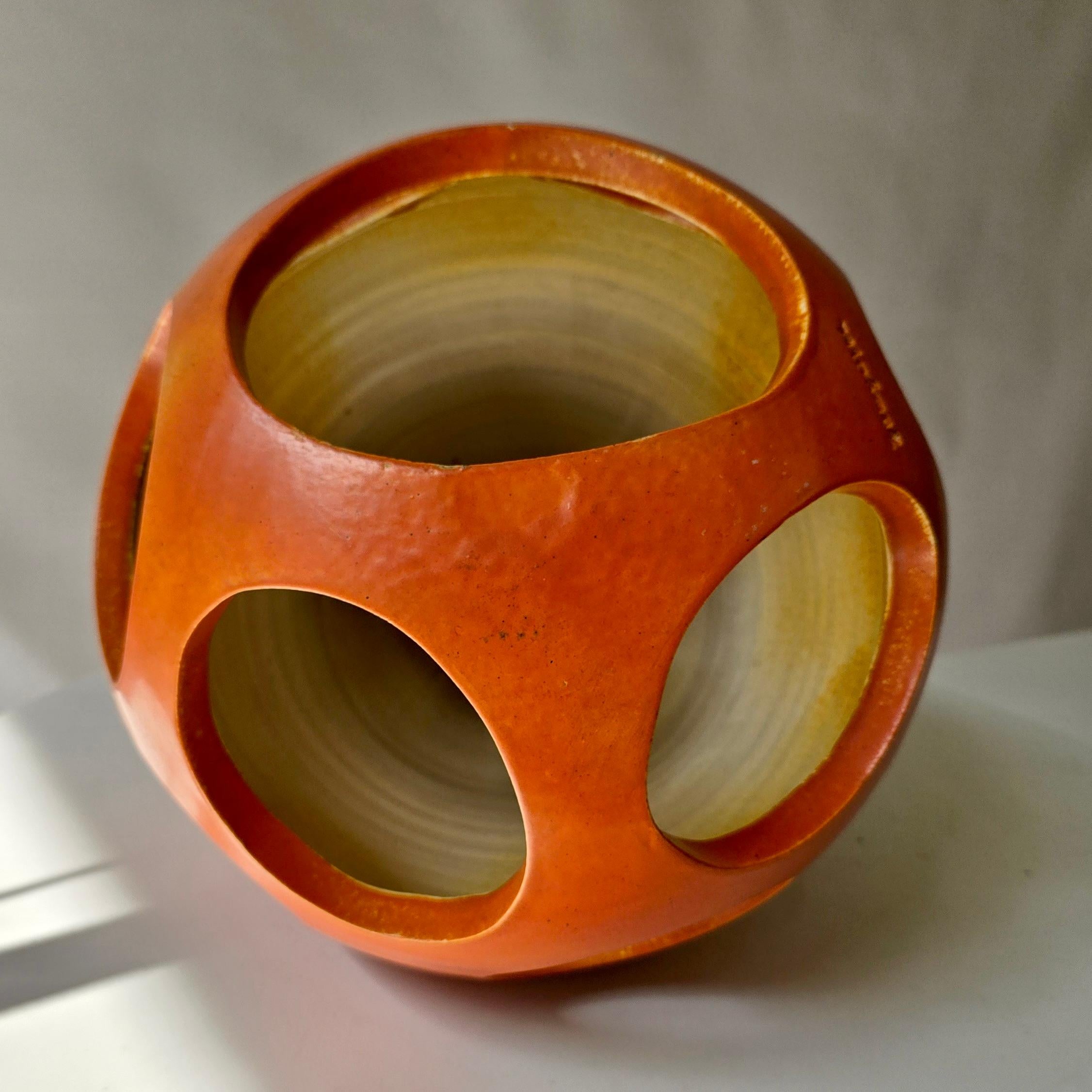 Ciondolo in ceramica traforata arancione Mobach, metà secolo moderno olandese in vendita 10