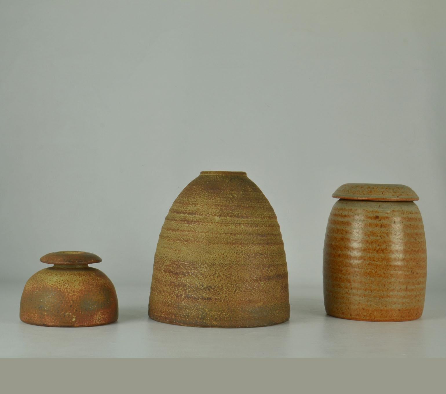 Mobach Studio Pottery Vases in Beehive Shape In Excellent Condition For Sale In London, GB