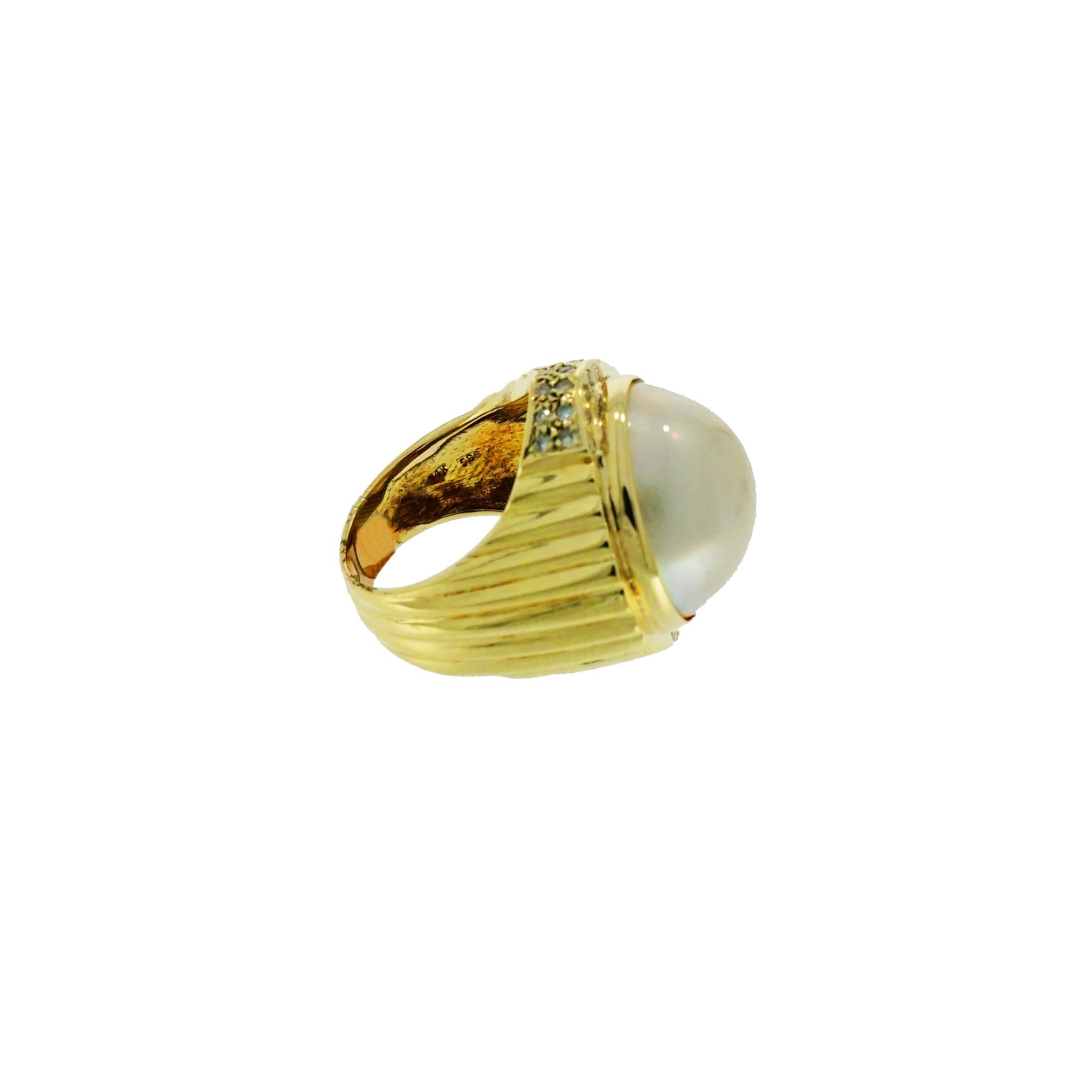 This Mabe Pearl and Diamond cocktail ring is handmade in 14K Yellow Gold.
The setting is designed with straight lines with Diamond Pave accents at each side of the ring (north - south). The Mabe pearl measures approximately 16-17mm in diameter, has